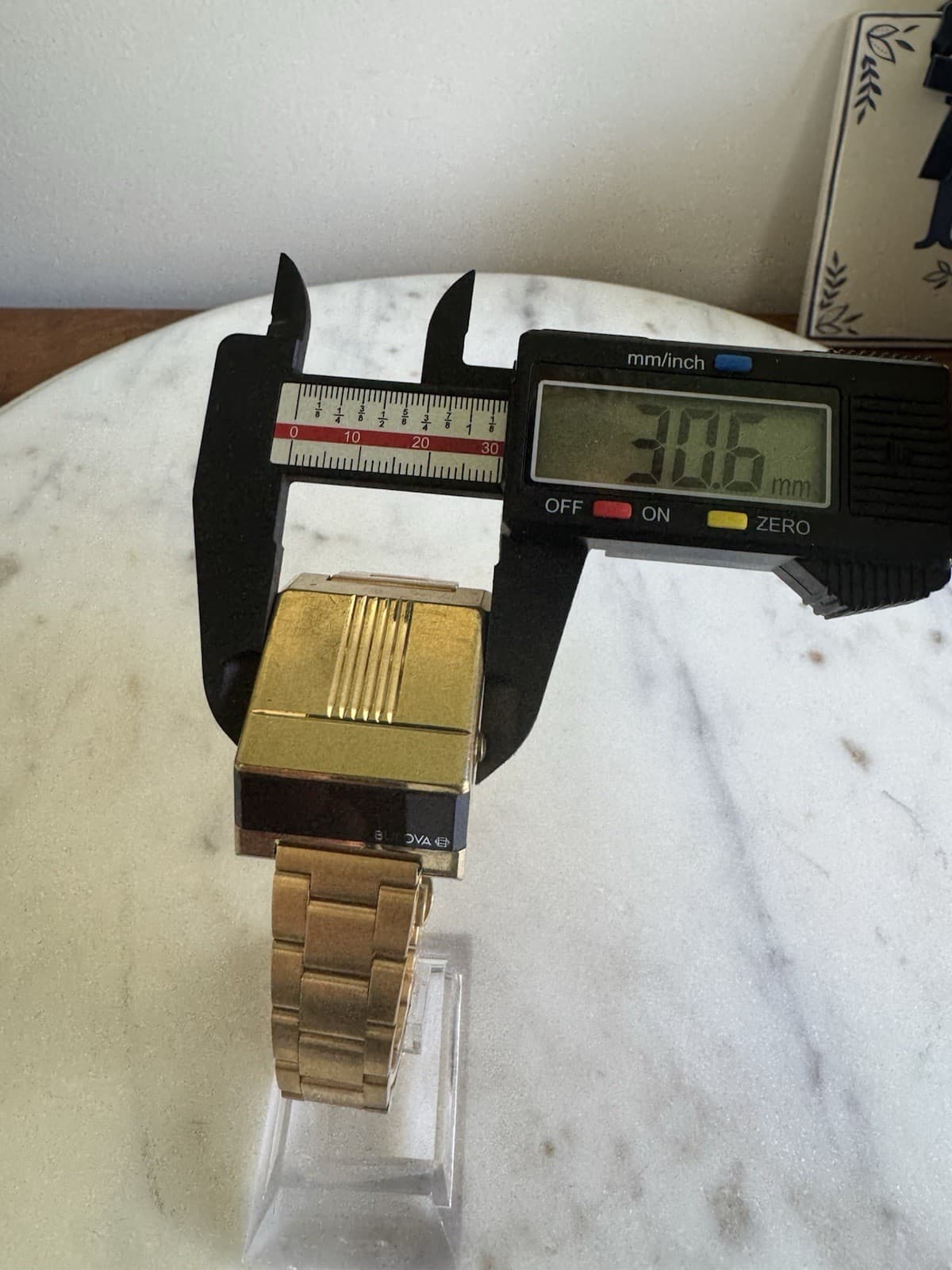 1976 Bulova Computron LED Digital Driver’s Watch Gold Tone N6 Working 30x36mm - Thumbnail 6