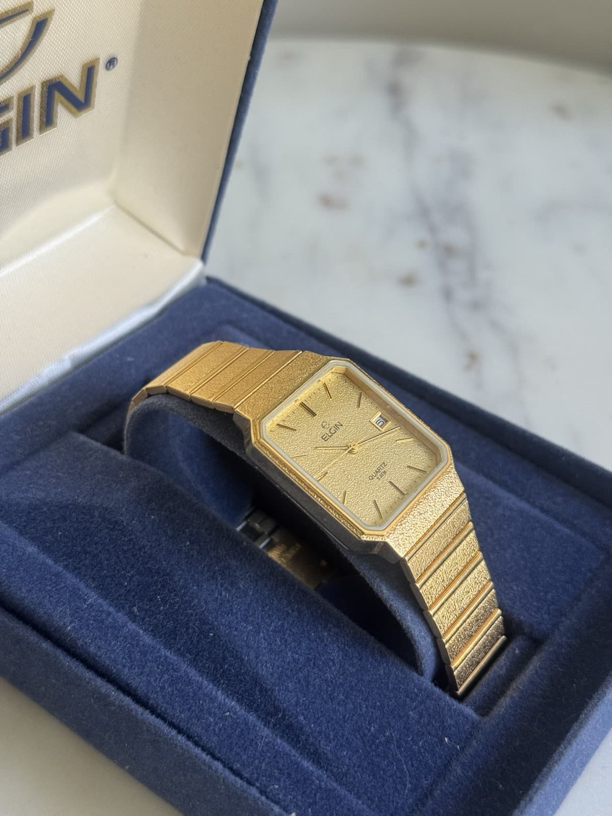 Vintage Elgin Gold Tone Quartz Date Watch Textured Dial & Bracelet 26mm Case IOB - Thumbnail 6