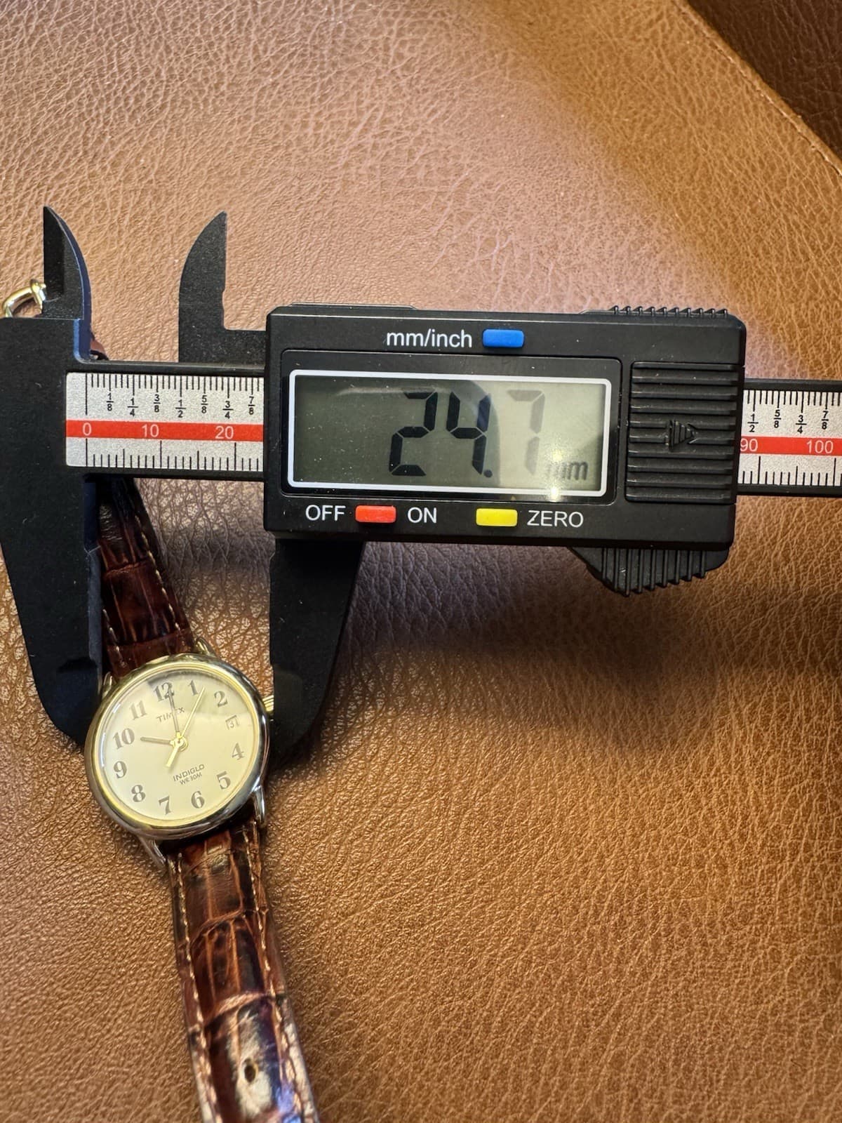 Vintage Timex Indiglo P9 WR30M 25mm Gold Tone Date Leather Watch - Thumbnail 4