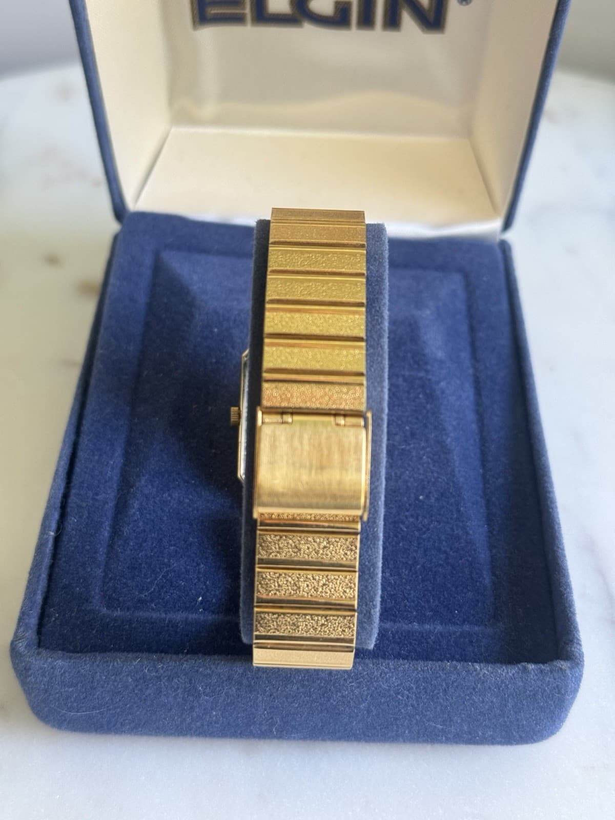 Vintage Elgin Gold Tone Quartz Date Watch Textured Dial & Bracelet 26mm Case IOB - Thumbnail 5