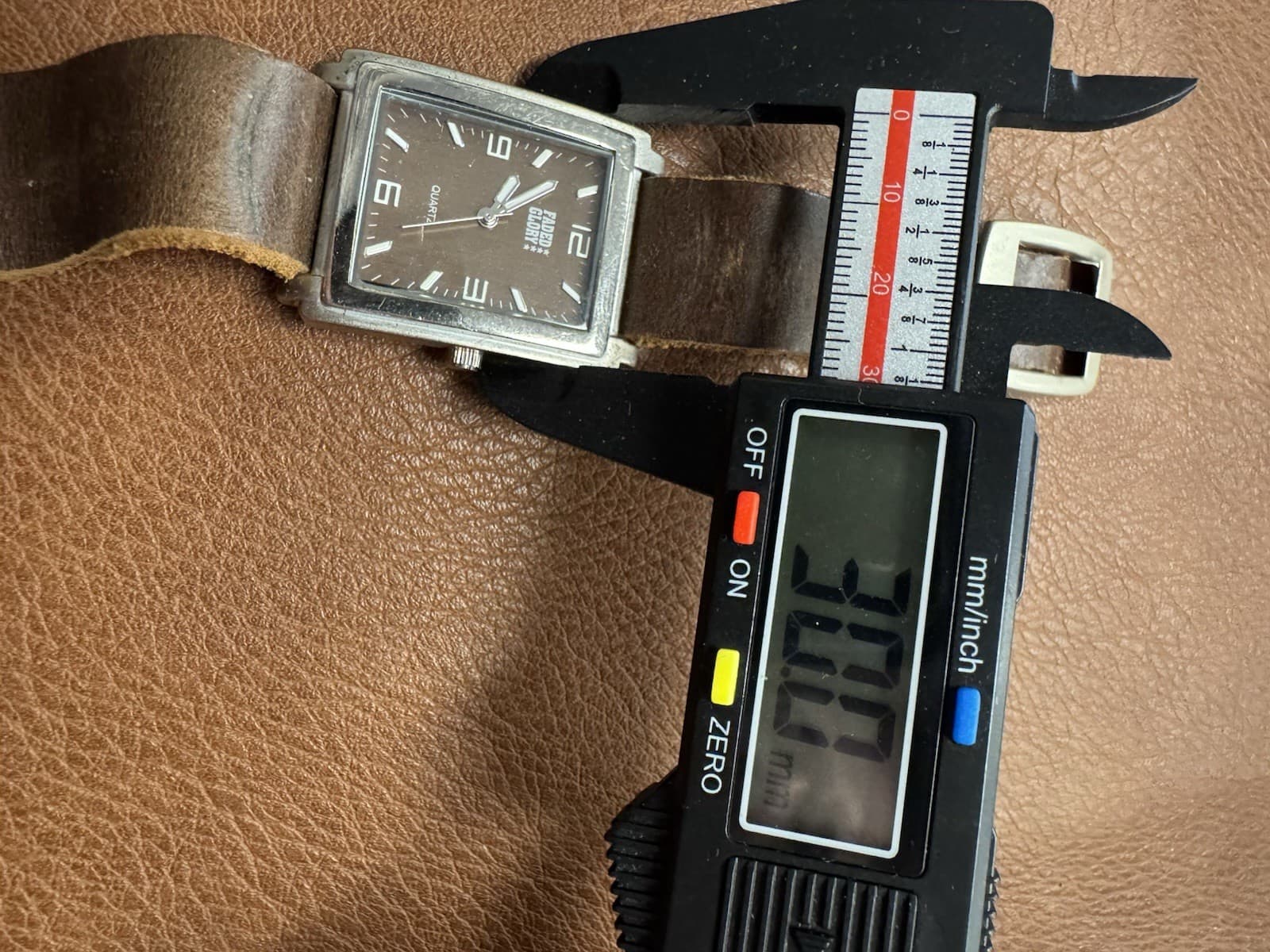 Vintage FADED GLORY Rectangular Quartz Watch Brown Leather Strap 30x33mm - Thumbnail 5