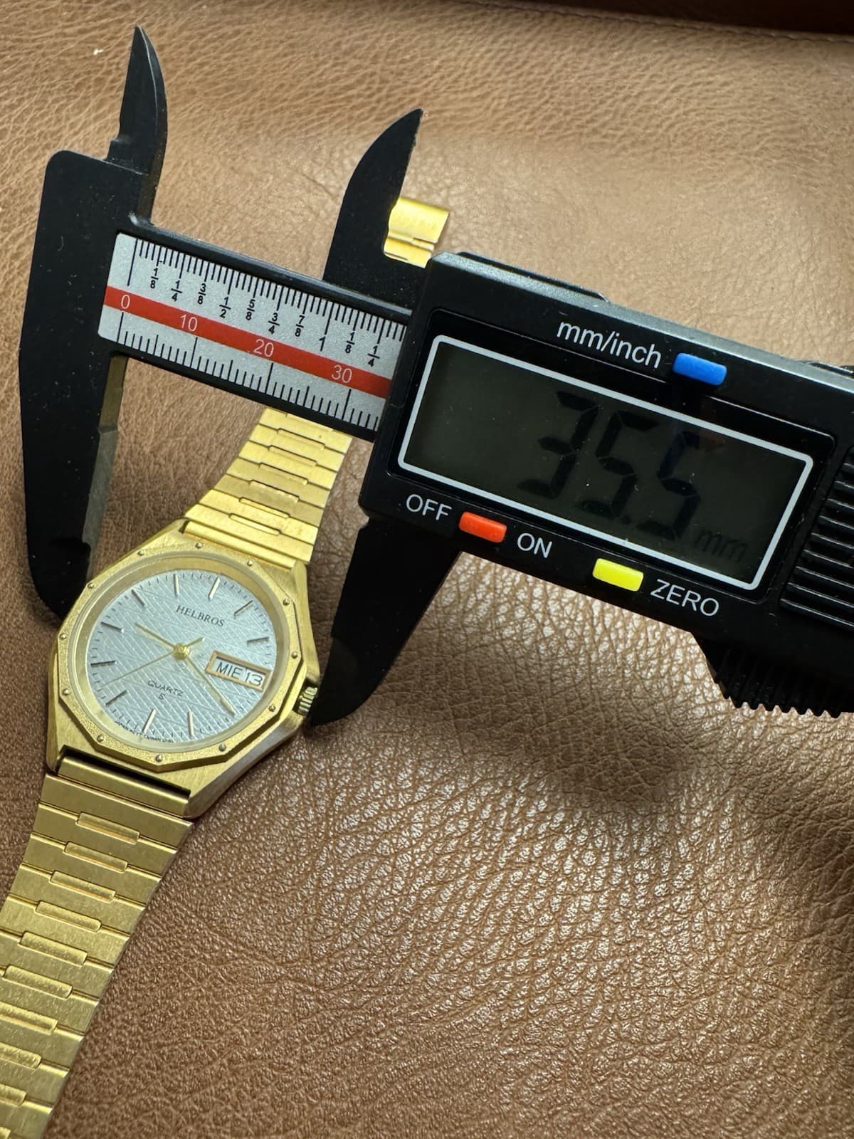Vintage HELBROS Gold Tone Quartz Watch Day Date Dodecagonal Bezel 35.5mm - Thumbnail 7