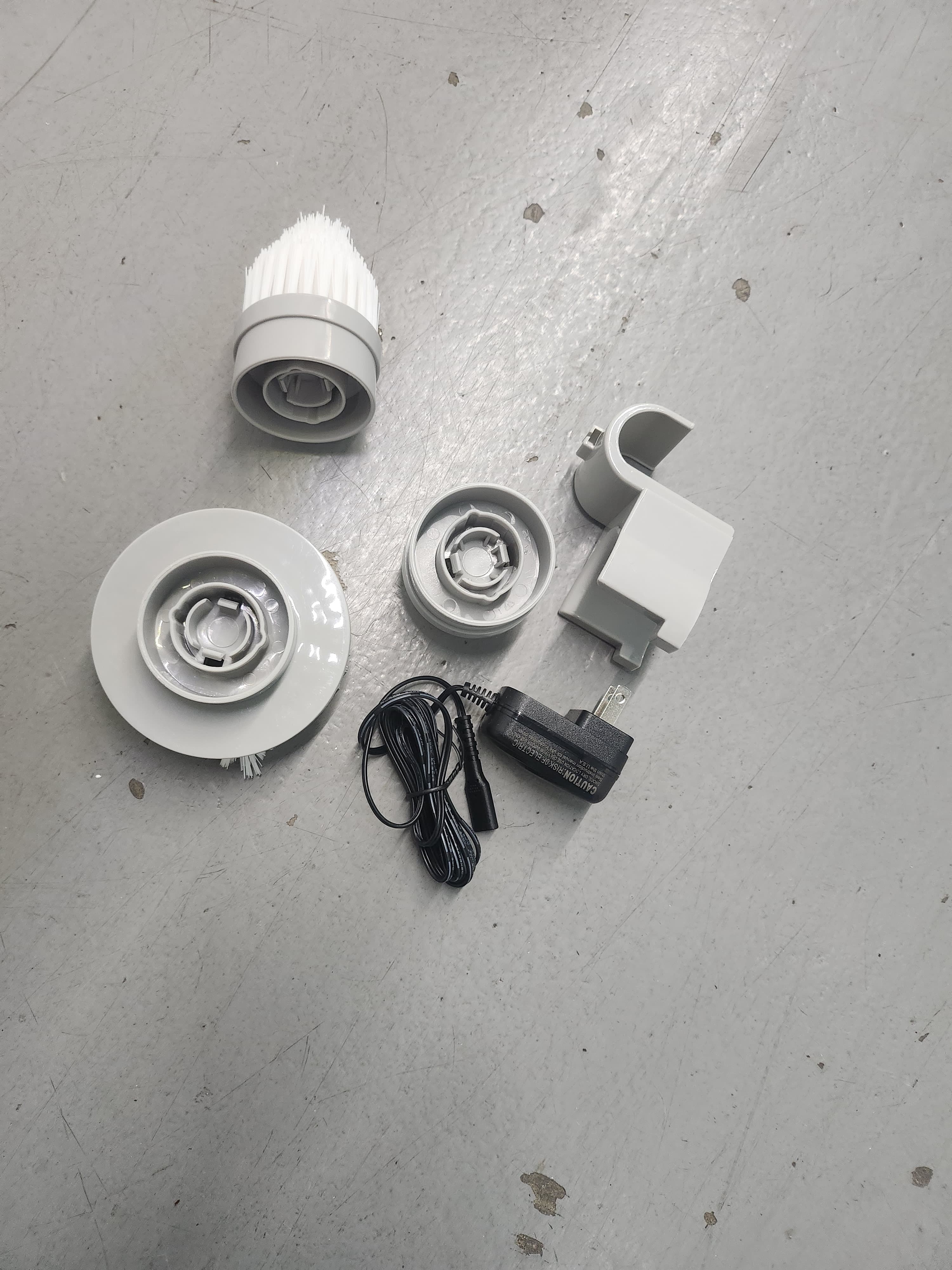Electric Spin Scrubber with Extendable Handle - Thumbnail 3