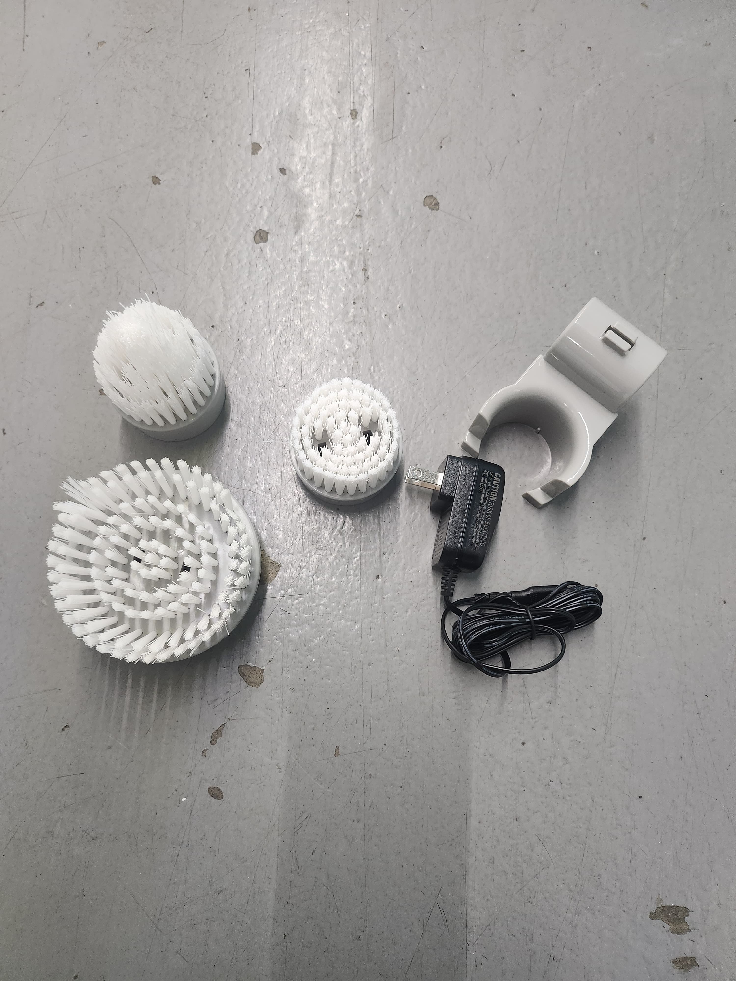 Electric Spin Scrubber with Extendable Handle - Thumbnail 4