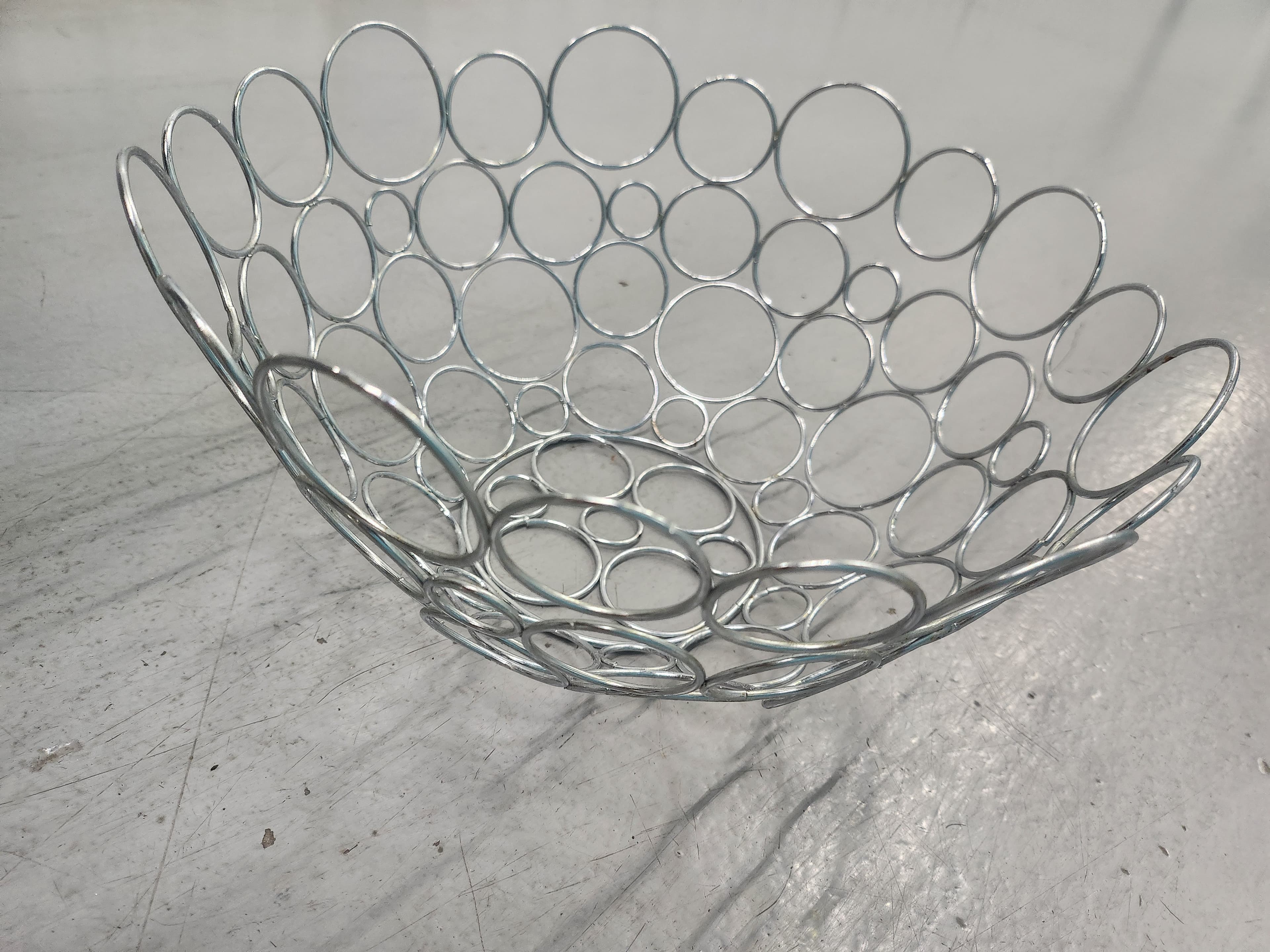 Wire Metal Fruit Bowl Circular Design - Thumbnail 3