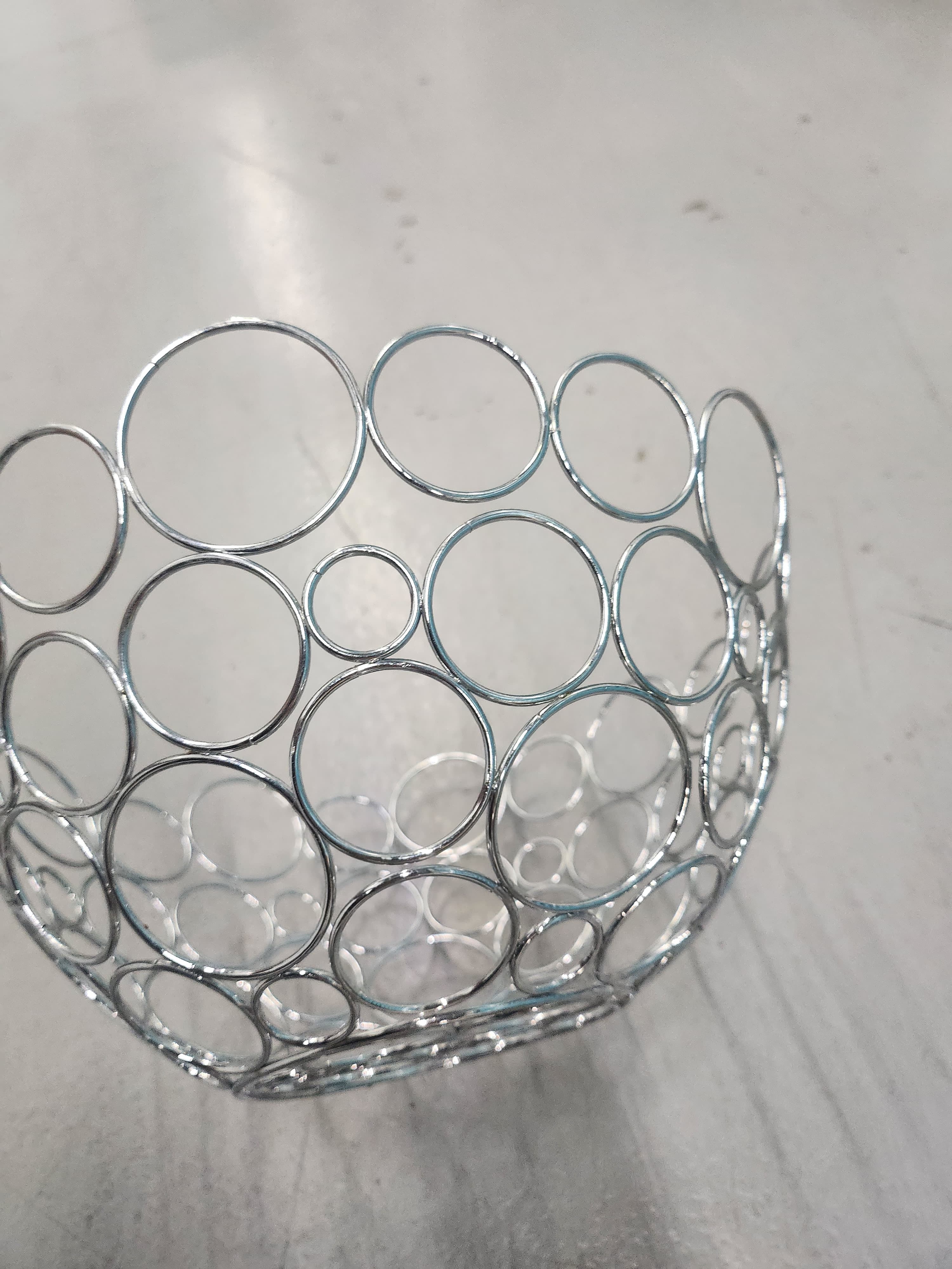 Wire Metal Fruit Bowl Circular Design - Thumbnail 4