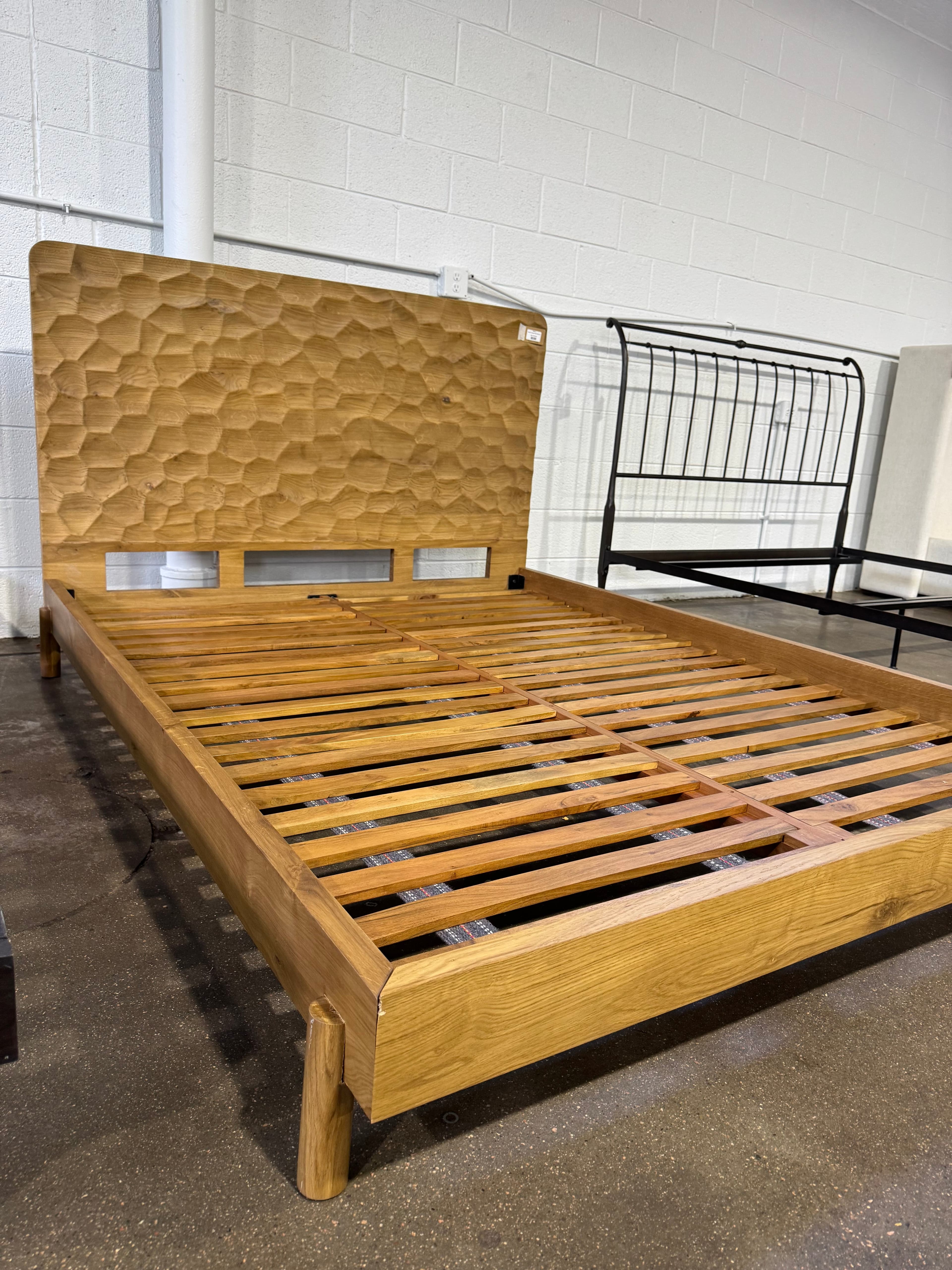 Moe's Misaki Queen Bed Natural - Thumbnail 4