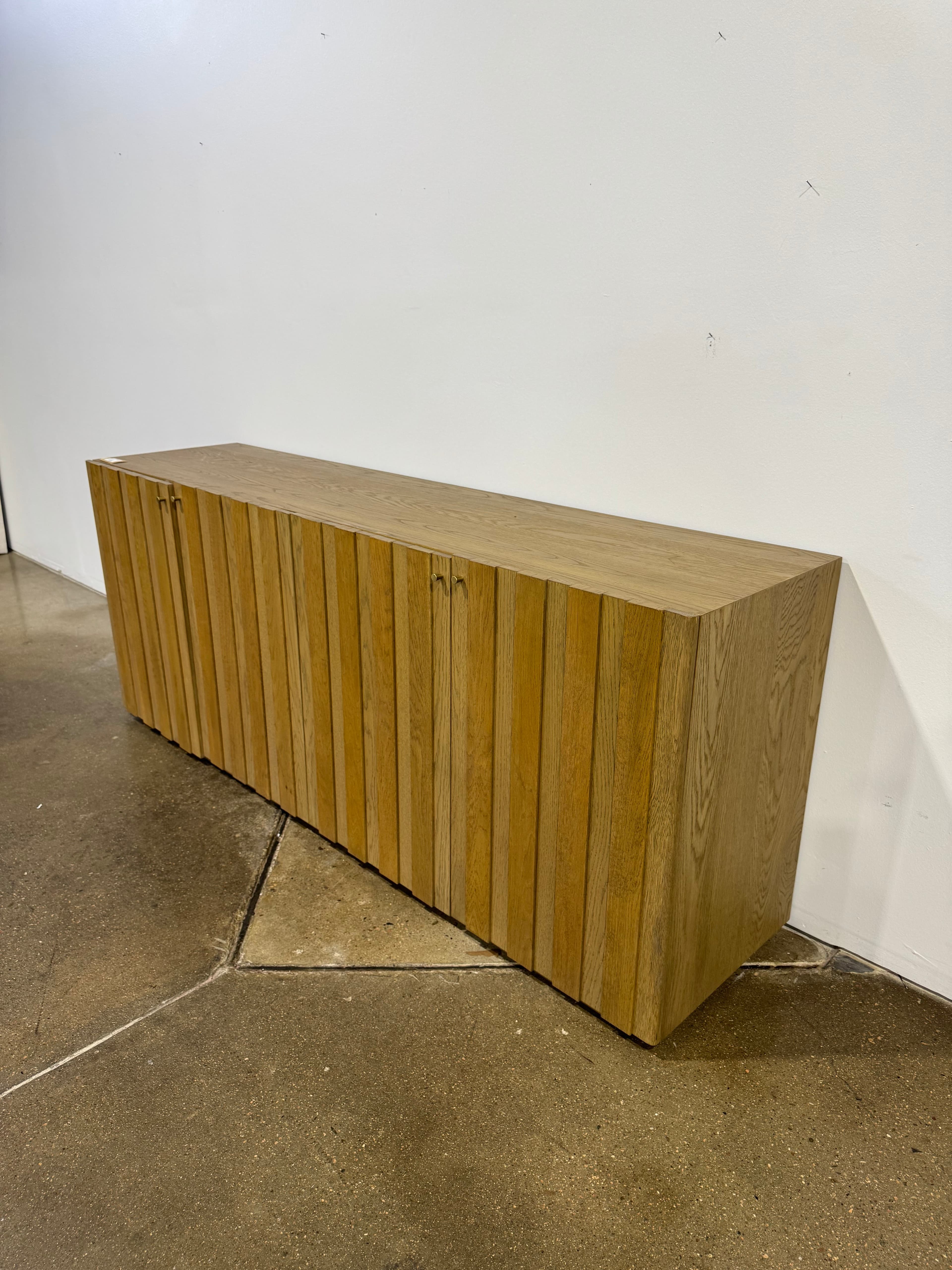 Moe's Vermentino Sideboard Oak - Thumbnail 2