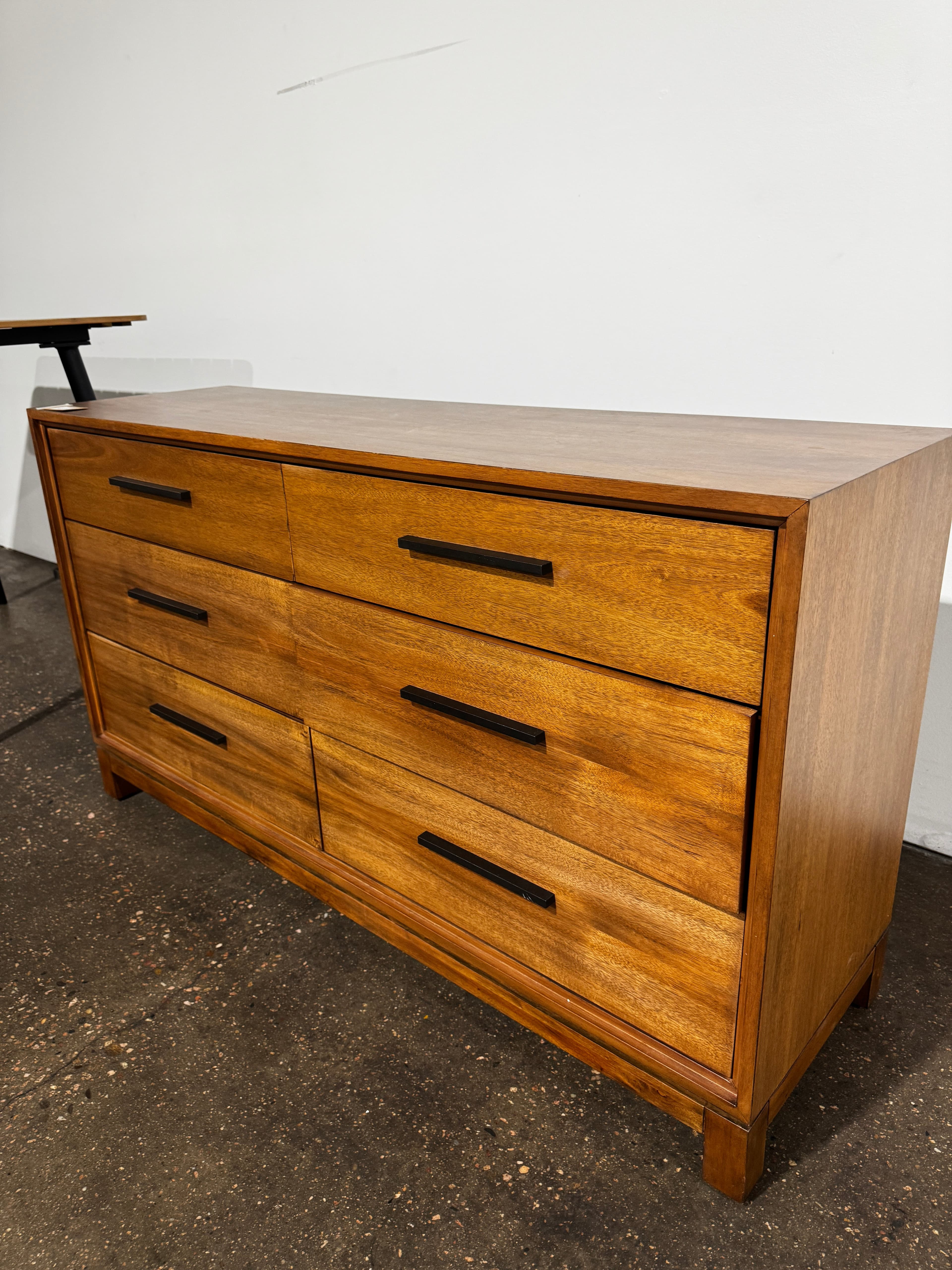 6 Drawer Dresser - Thumbnail 2