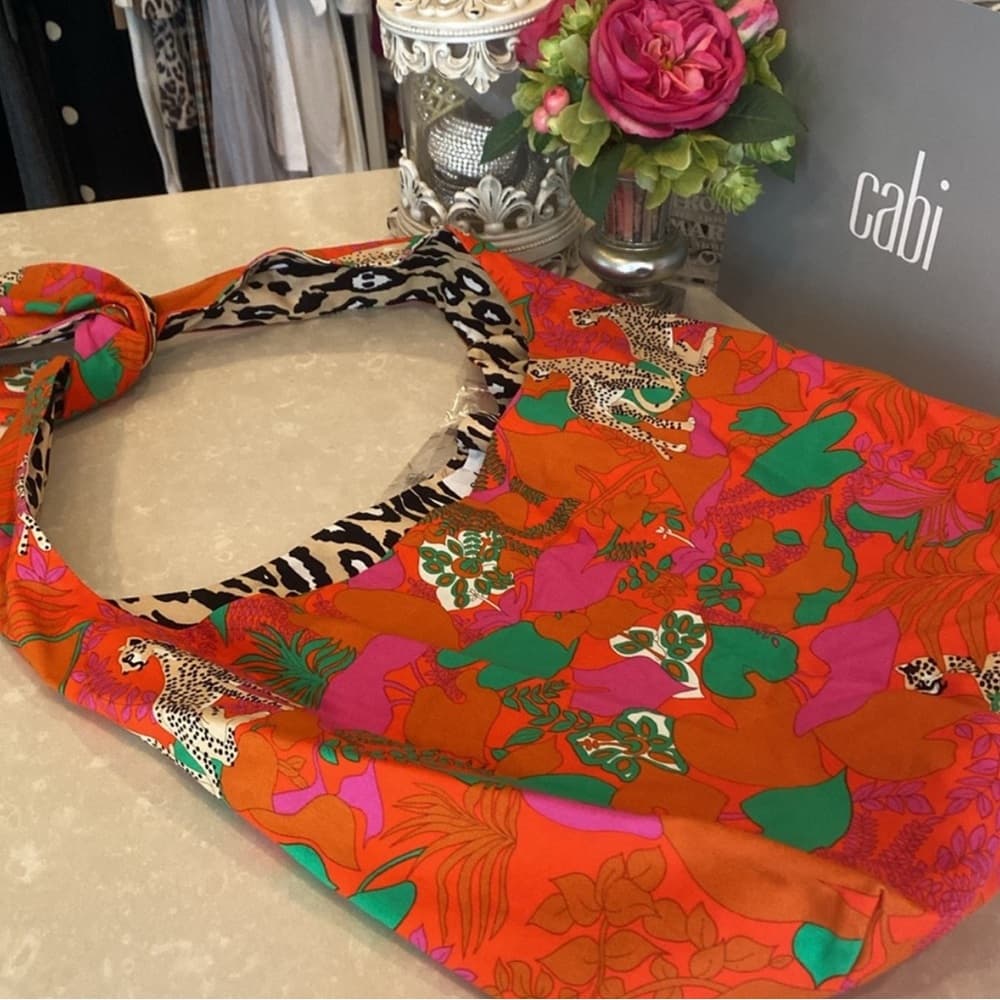 Cabi Reversible Sling Bag #5992 - Thumbnail 5