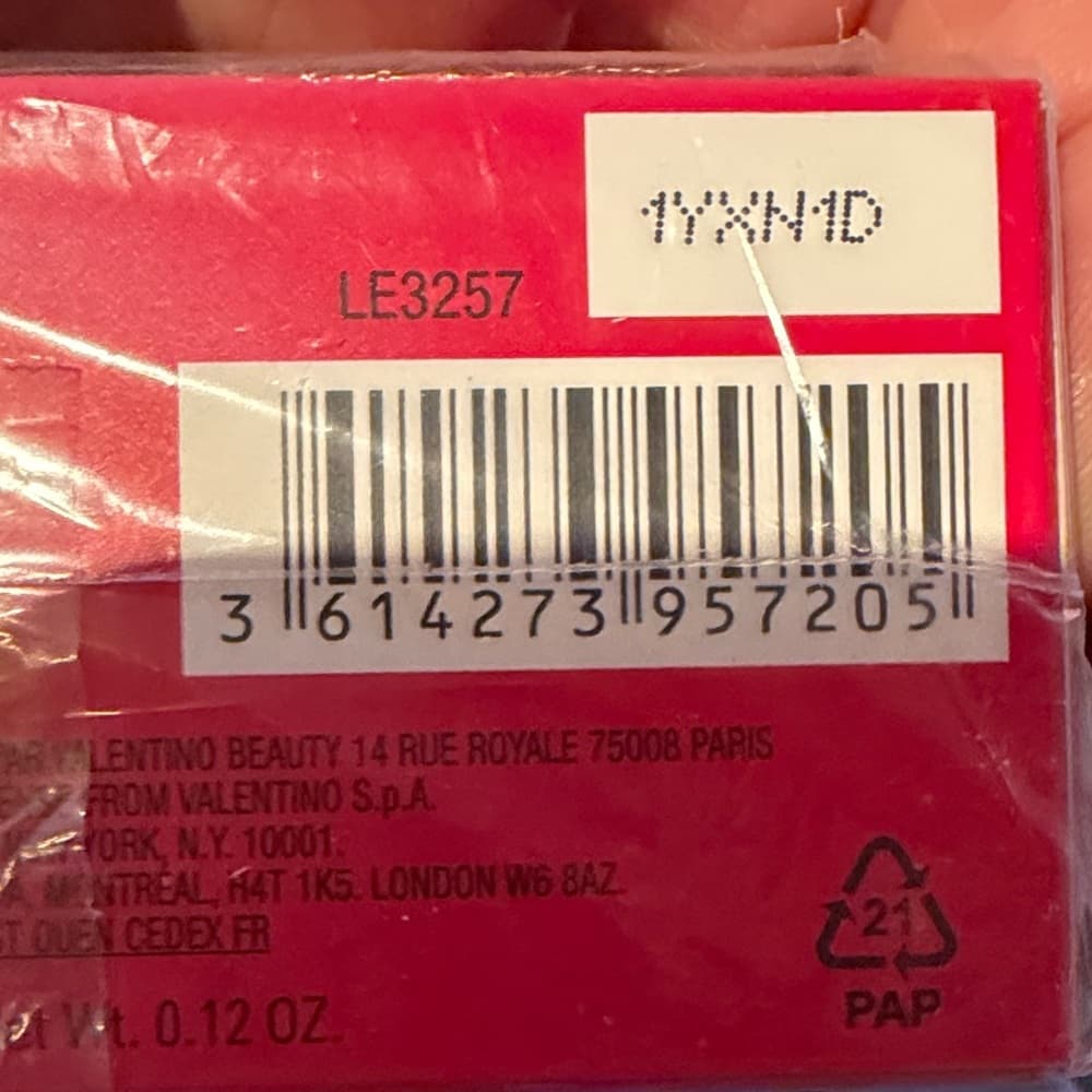 Valentino Rosso Lipstick Set- 1 lipstick & 2 refills!! NIB!!! - Thumbnail 16
