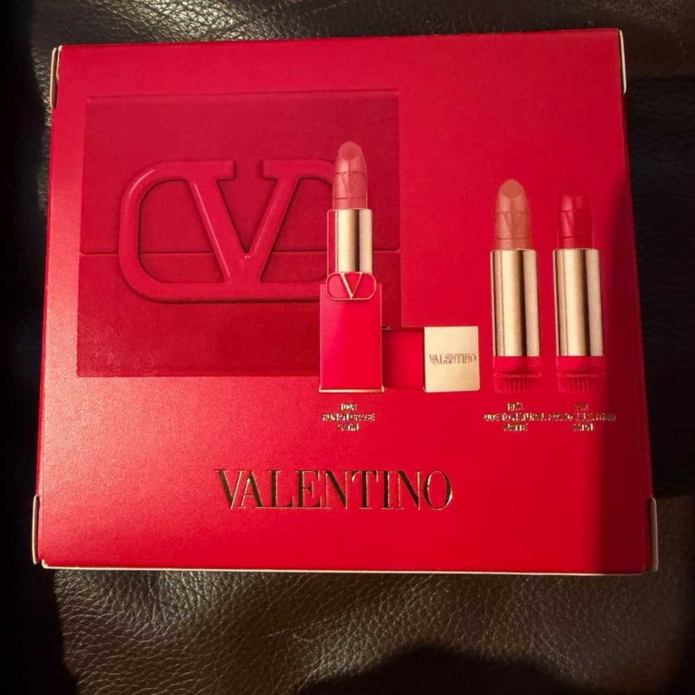 Valentino Rosso Lipstick Set- 1 lipstick & 2 refills!! NIB!!! - Thumbnail 13