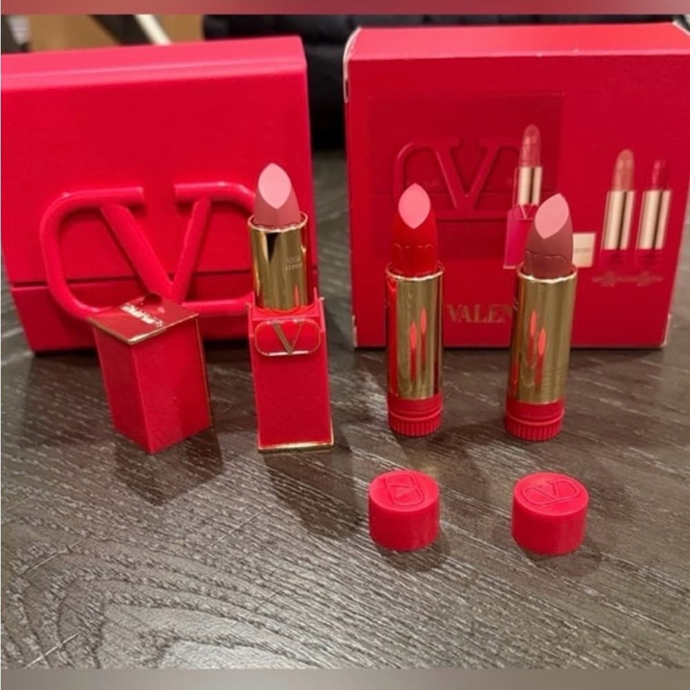 Valentino Rosso Lipstick Set- 1 lipstick & 2 refills!! NIB!!! - Thumbnail 5