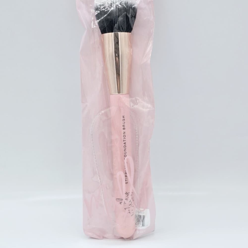 Illuminator Makeup Brush - Lifted Veil - Thumbnail 2