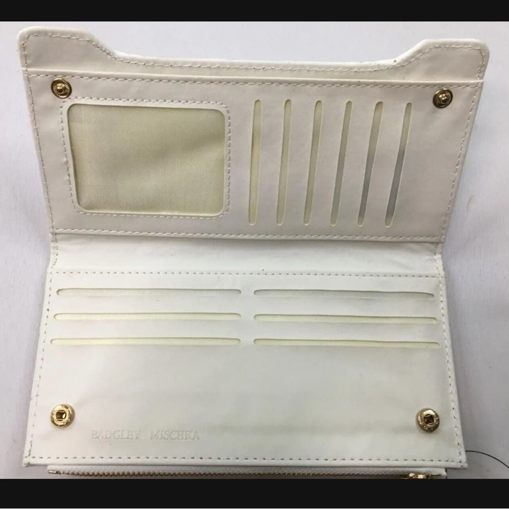 White Quilted Wallet with Gold Accents - Thumbnail 3