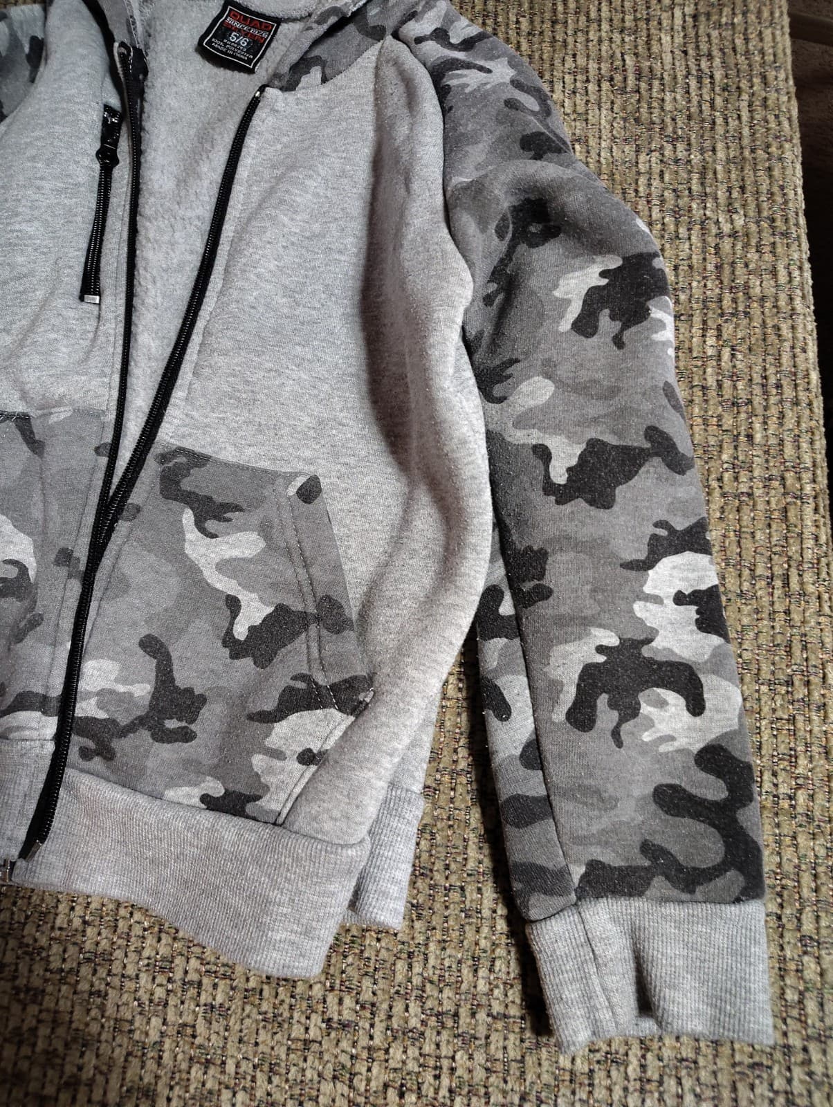 Quad Seven Black and grey camo boys hoodie Cozy Size 5/6 - Thumbnail 3