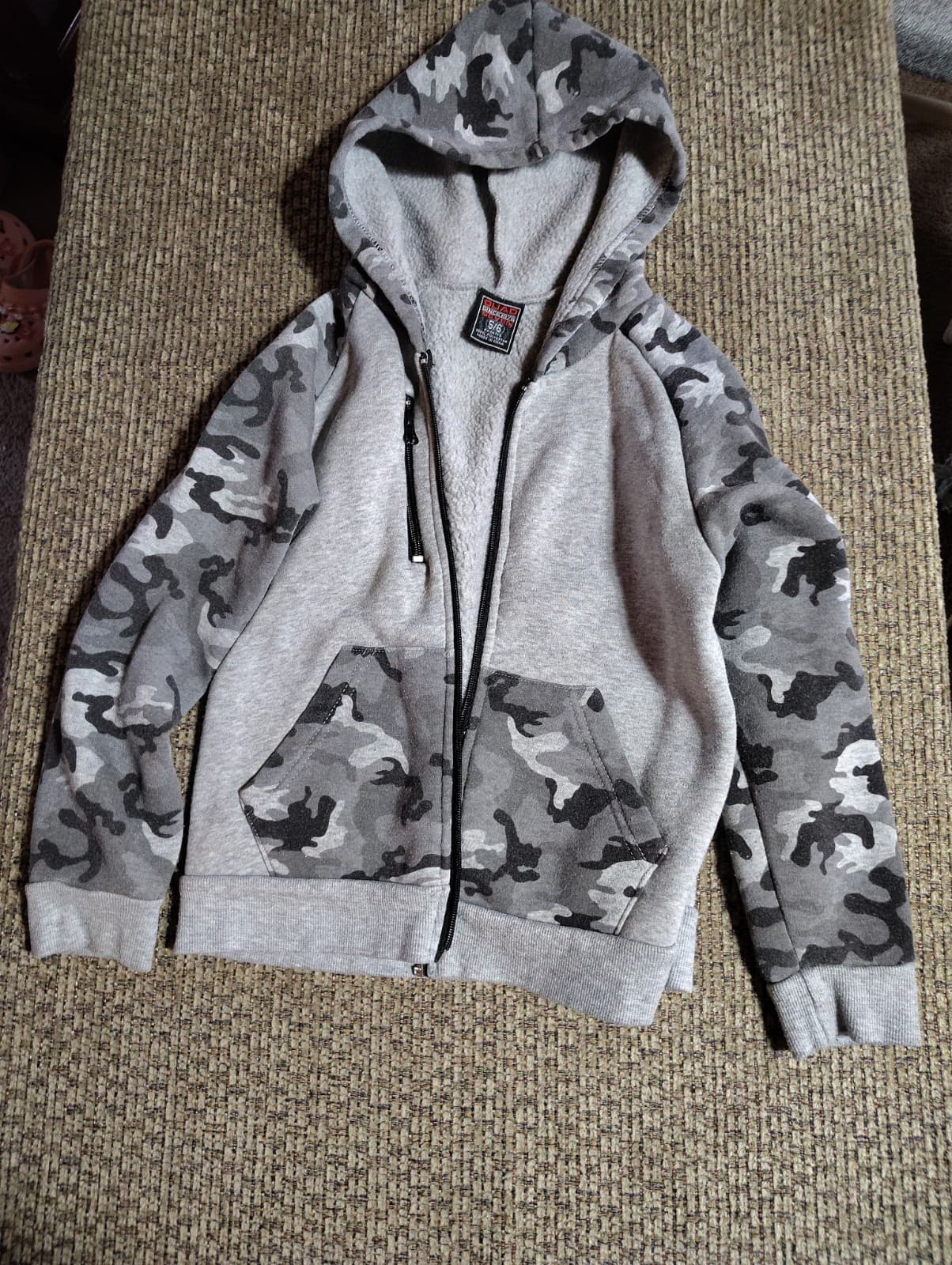 Quad Seven Black and grey camo boys hoodie Cozy Size 5/6