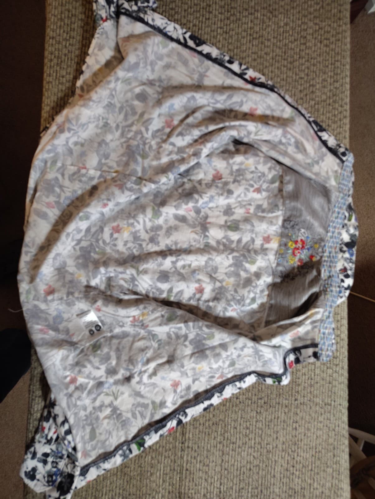 Robert Graham STEVENS Floral Linen Blend Excellent Condition. Size: Medium - Thumbnail 6