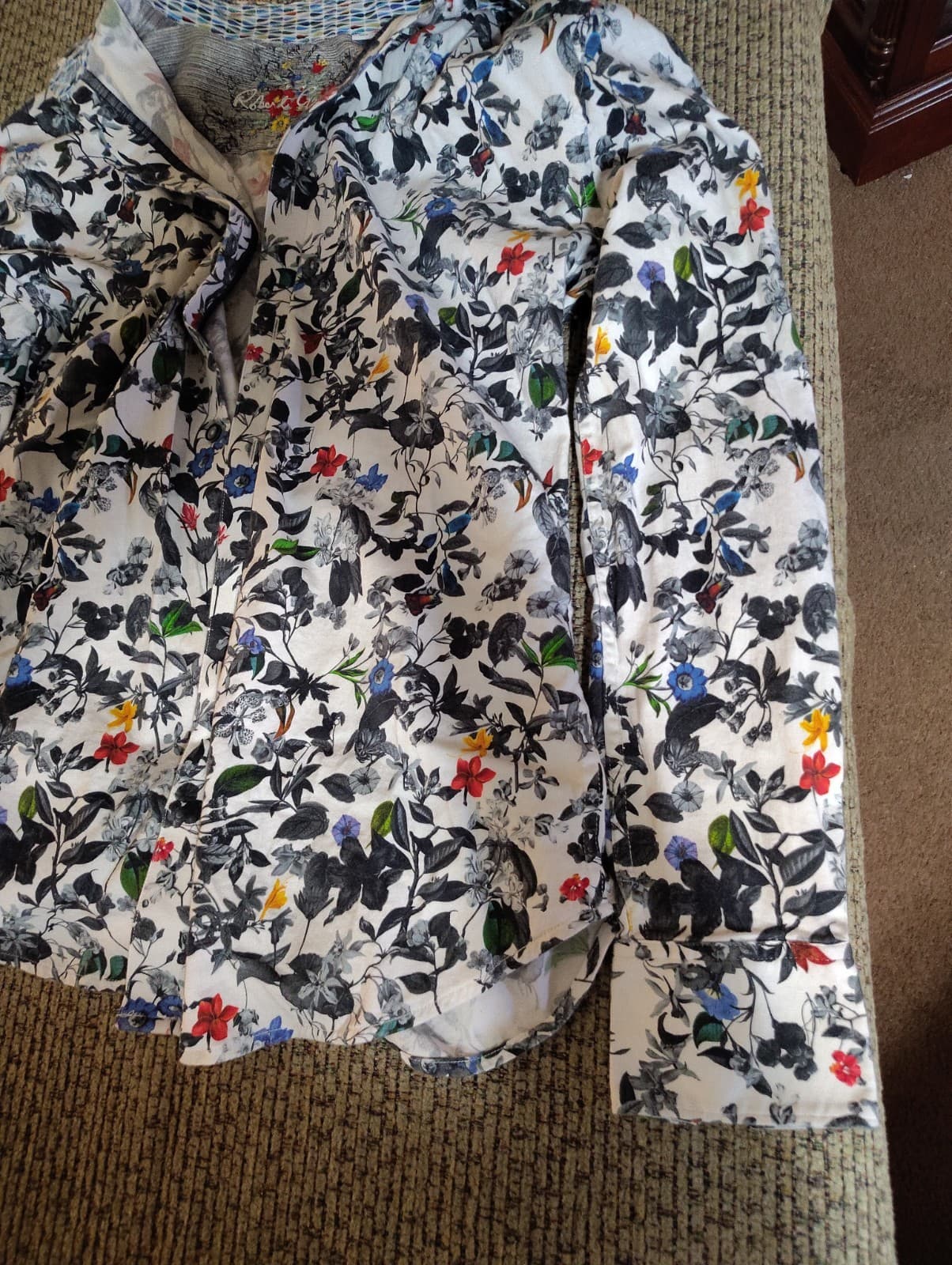 Robert Graham STEVENS Floral Linen Blend Excellent Condition. Size: Medium - Thumbnail 3