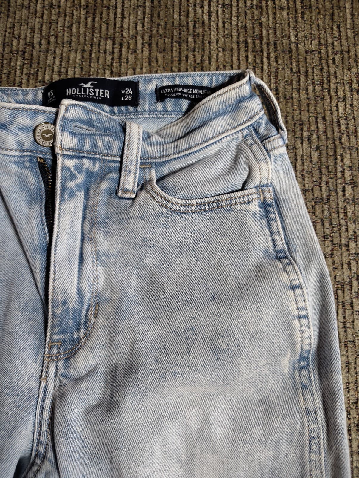 Hollister Ultra High-Rise Mom Jeans Light Blue Distressed Denim for Women - Thumbnail 7