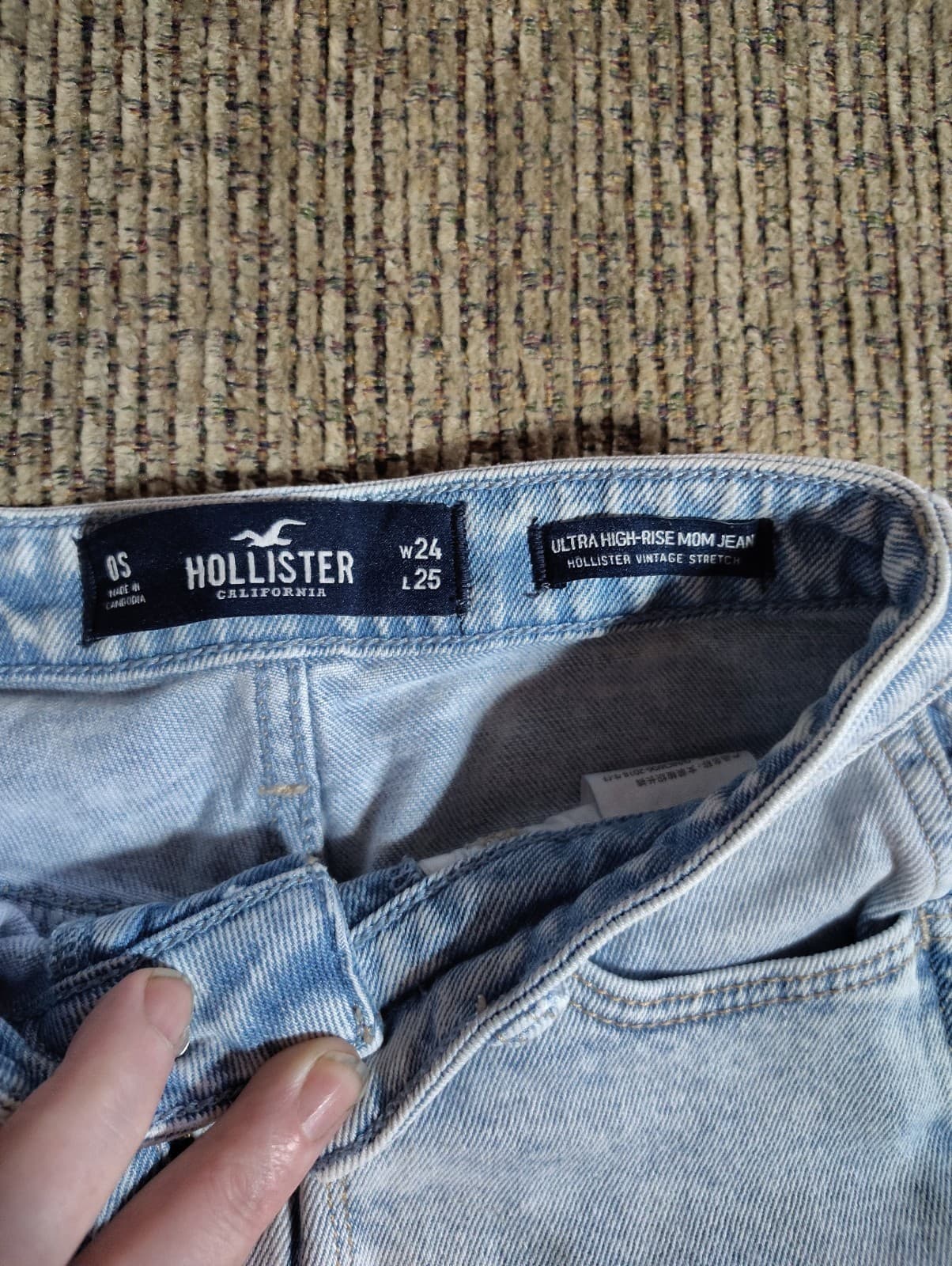 Hollister Ultra High-Rise Mom Jeans Light Blue Distressed Denim for Women - Thumbnail 9