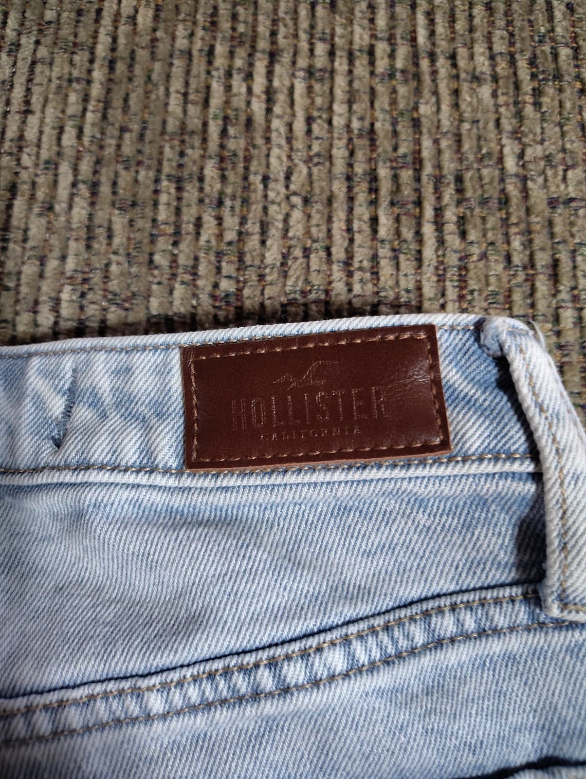 Hollister Ultra High-Rise Mom Jeans Light Blue Distressed Denim for Women - Thumbnail 13