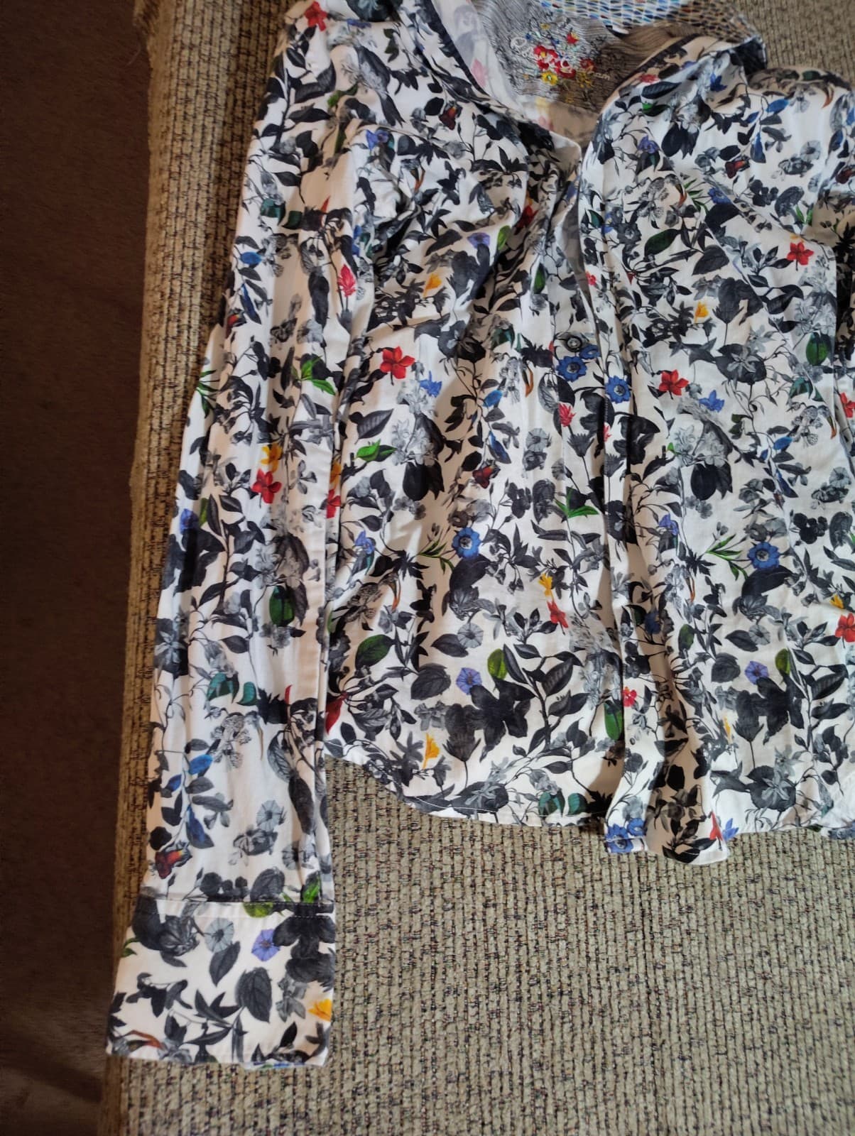 Robert Graham STEVENS Floral Linen Blend Excellent Condition. Size: Medium - Thumbnail 2