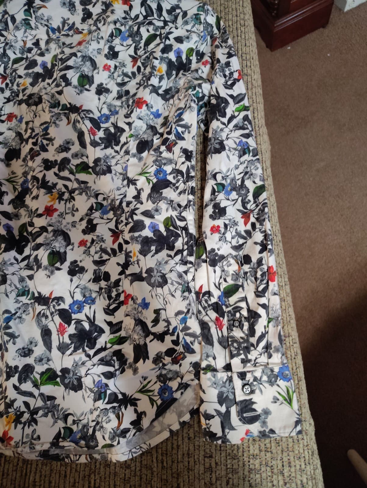 Robert Graham STEVENS Floral Linen Blend Excellent Condition. Size: Medium - Thumbnail 11