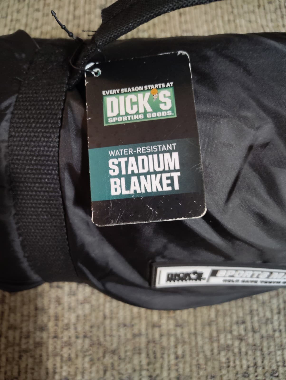 Dick's Sporting Goods Stadium Blanket Black Water-Resistant NWT 58x72 - Thumbnail 3