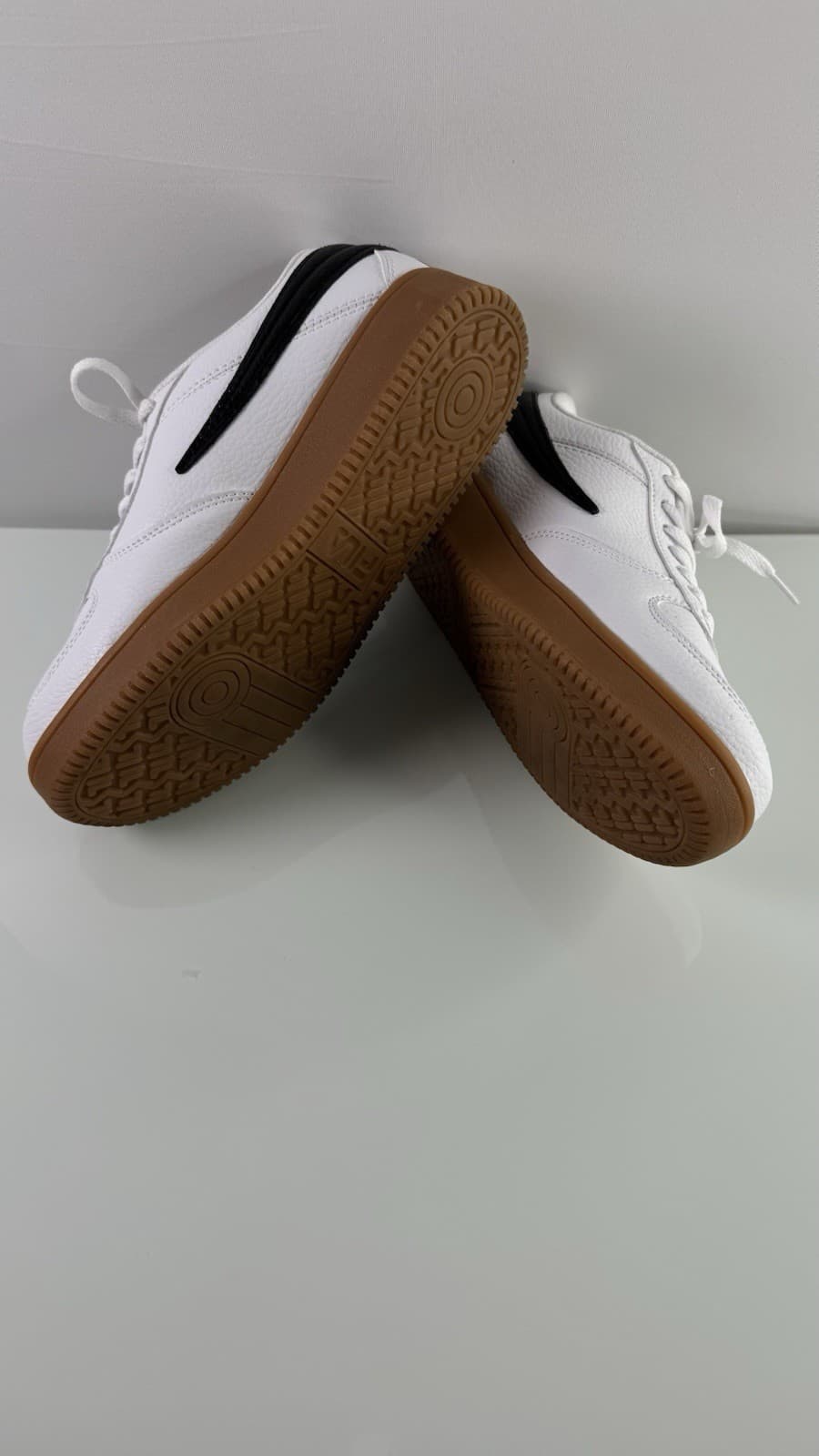 Classic Style Fila Sneakers With The Gum Bottom - Thumbnail 3