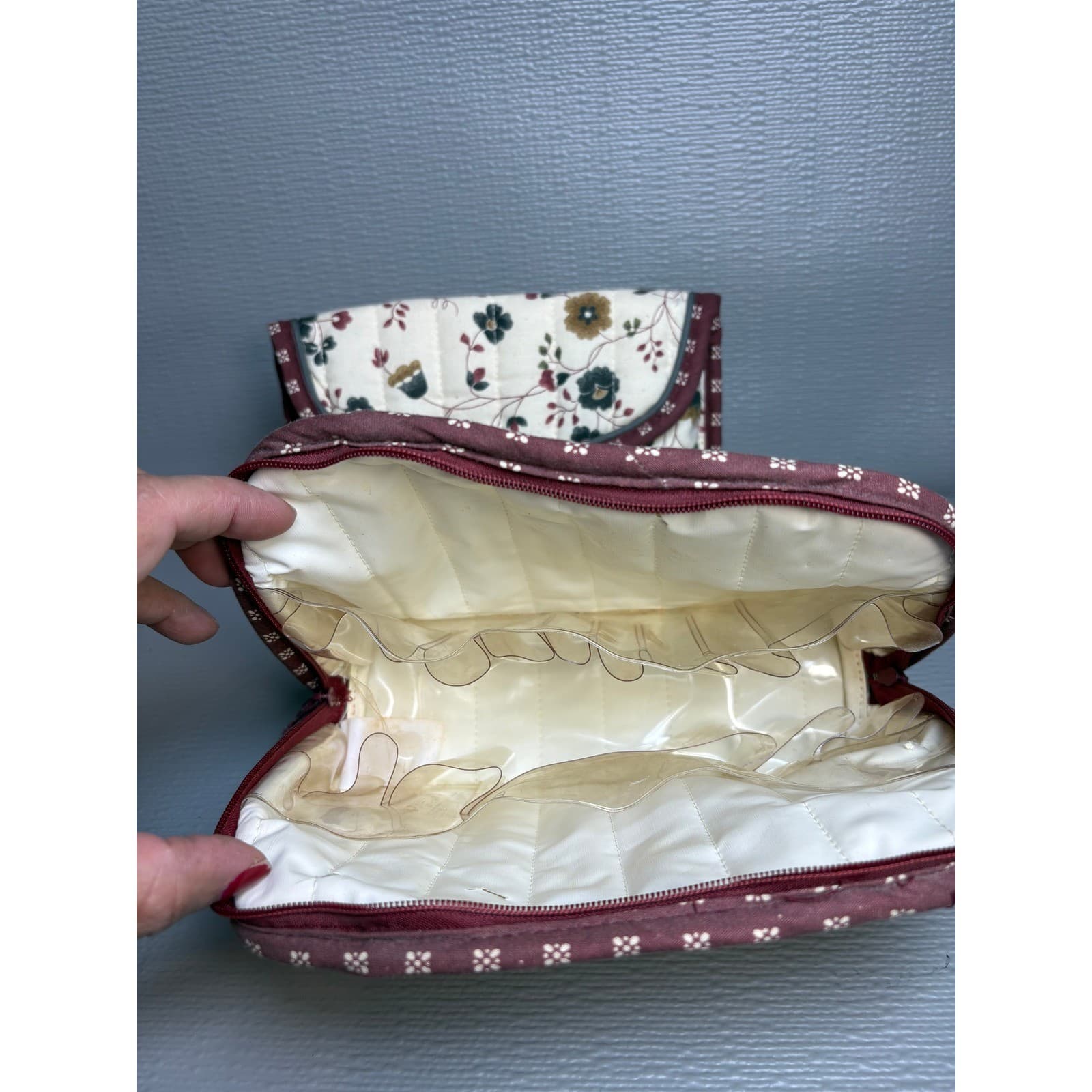 Totes Vintage Style Quilted Floral Makeup Bag & Mirror Pouch Set Cream Burgundy - Thumbnail 5