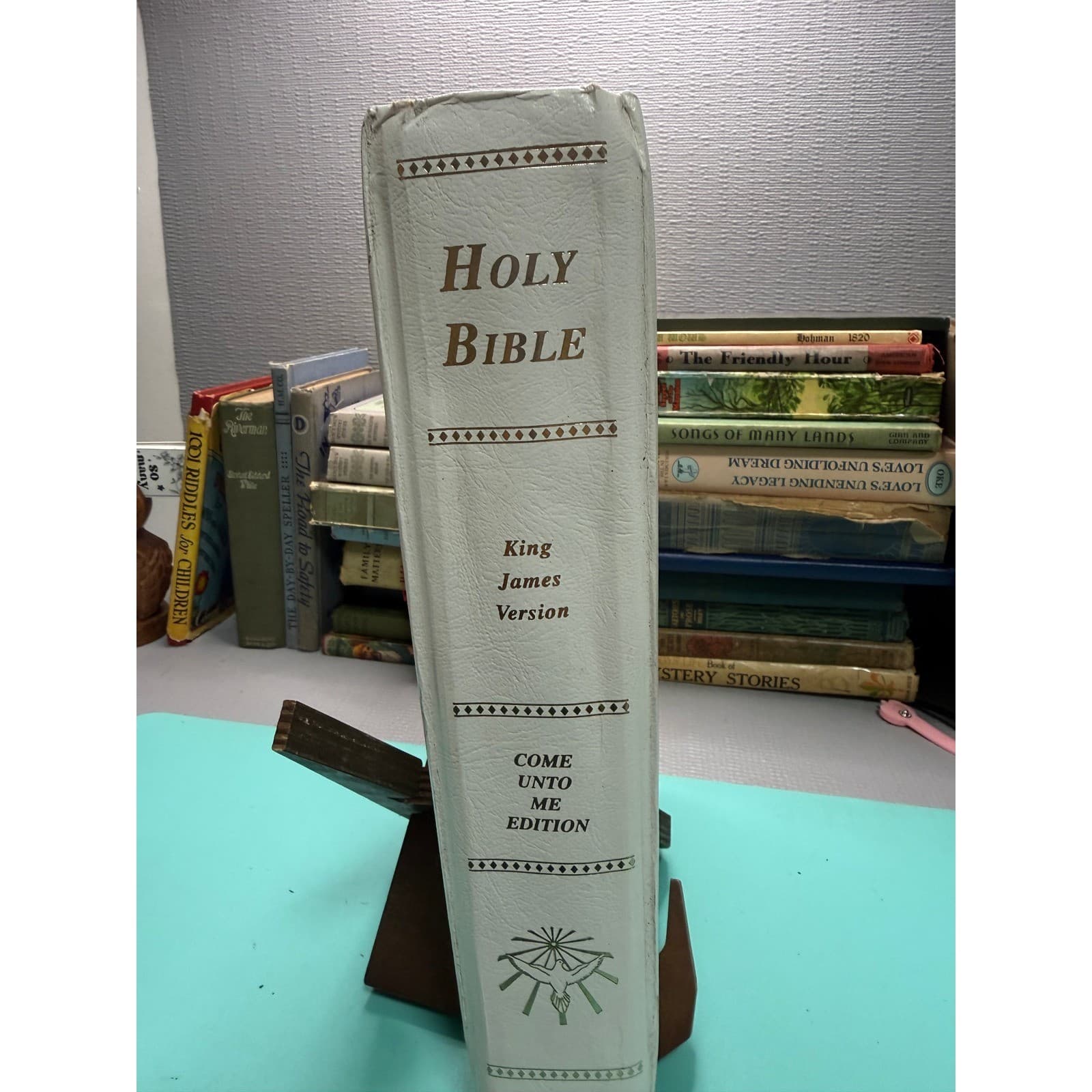 Vintage Holy Bible King James Version Come Unto Me Edition White Gold Gilded - Thumbnail 2