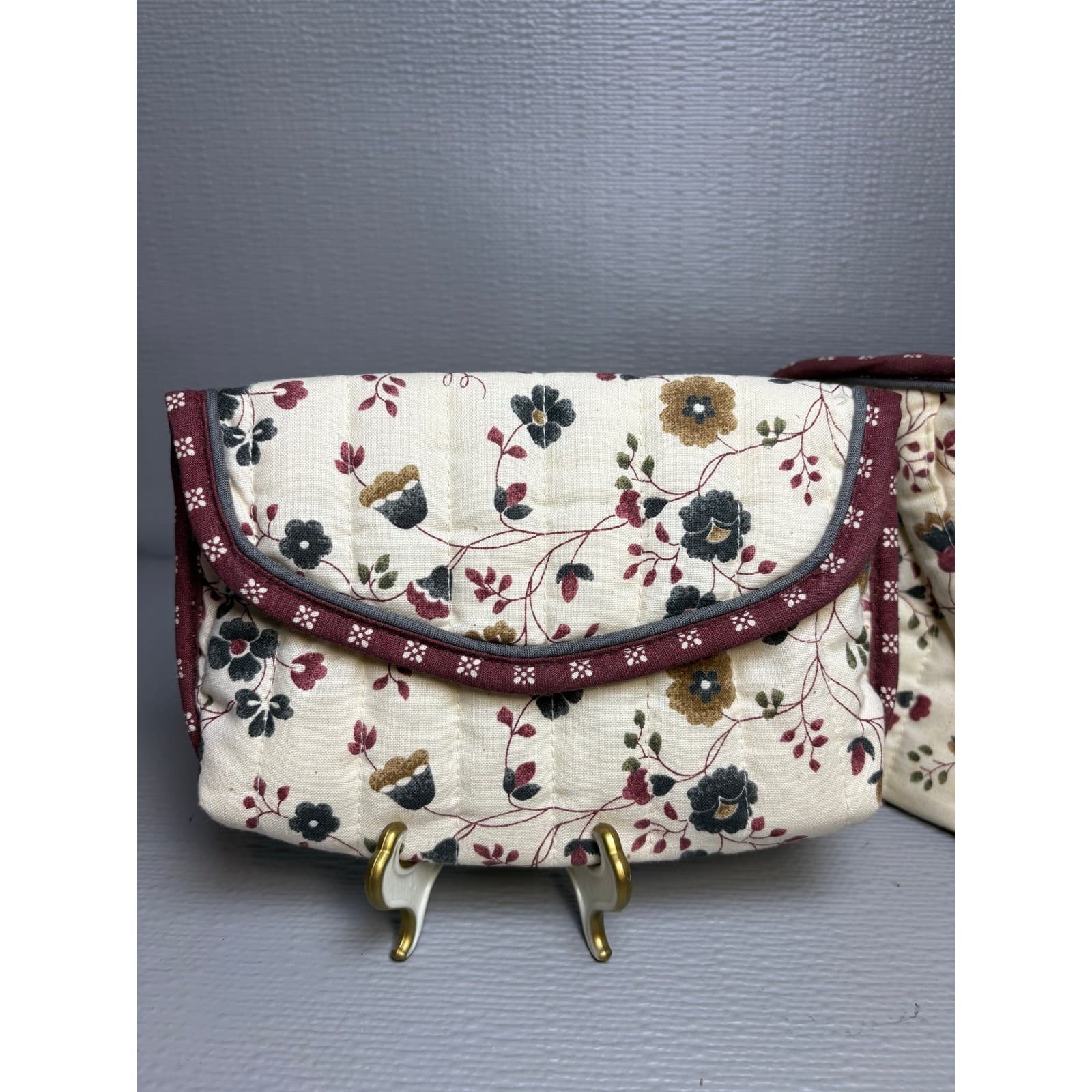 Totes Vintage Style Quilted Floral Makeup Bag & Mirror Pouch Set Cream Burgundy - Thumbnail 3