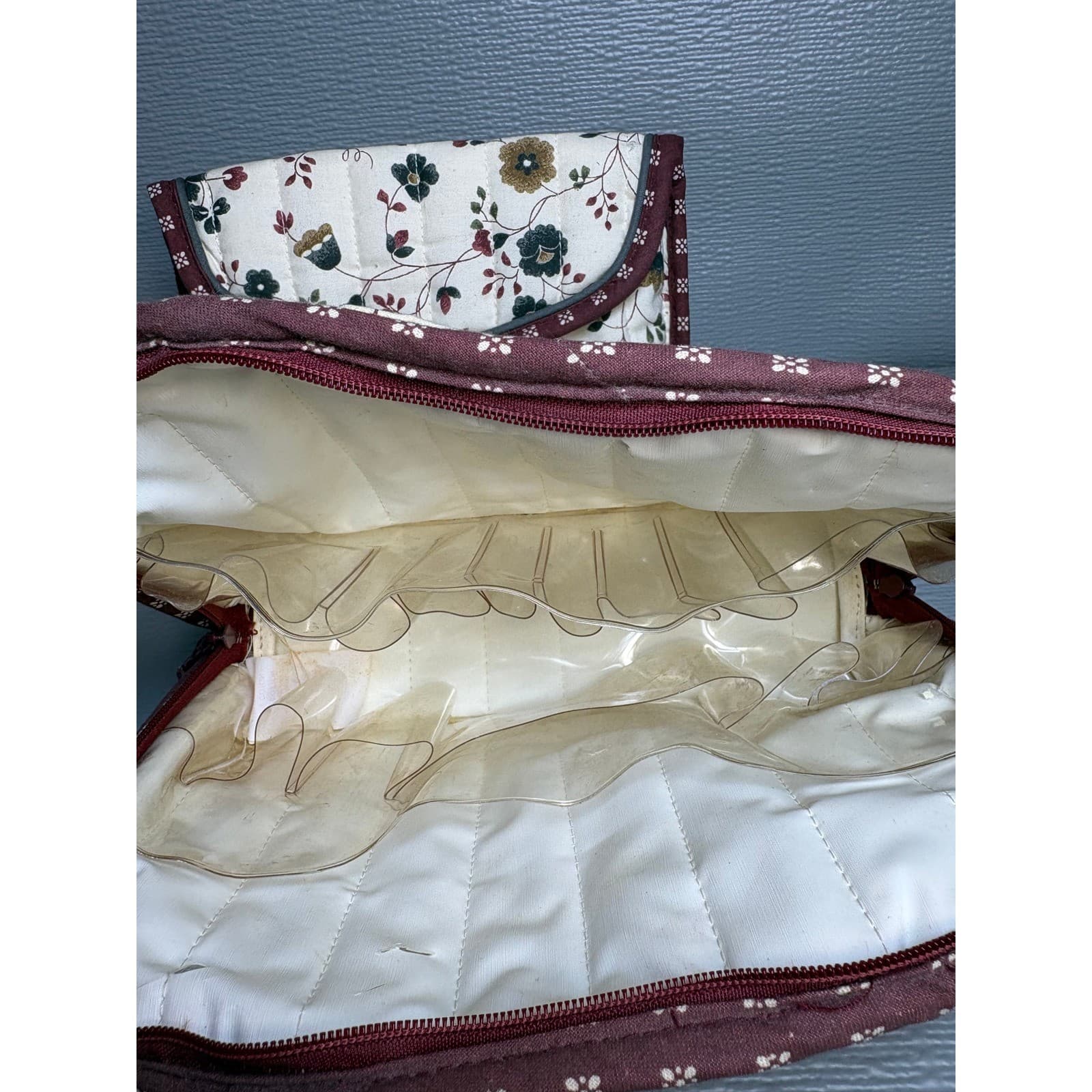 Totes Vintage Style Quilted Floral Makeup Bag & Mirror Pouch Set Cream Burgundy - Thumbnail 6