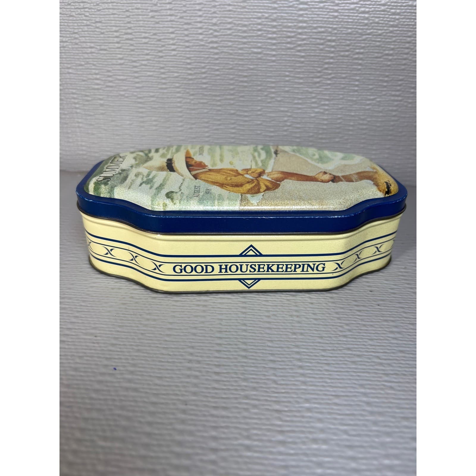 Good Housekeeping Vintage Tin August 1918 Summer Cover Art Scalloped Metal Box - Thumbnail 4