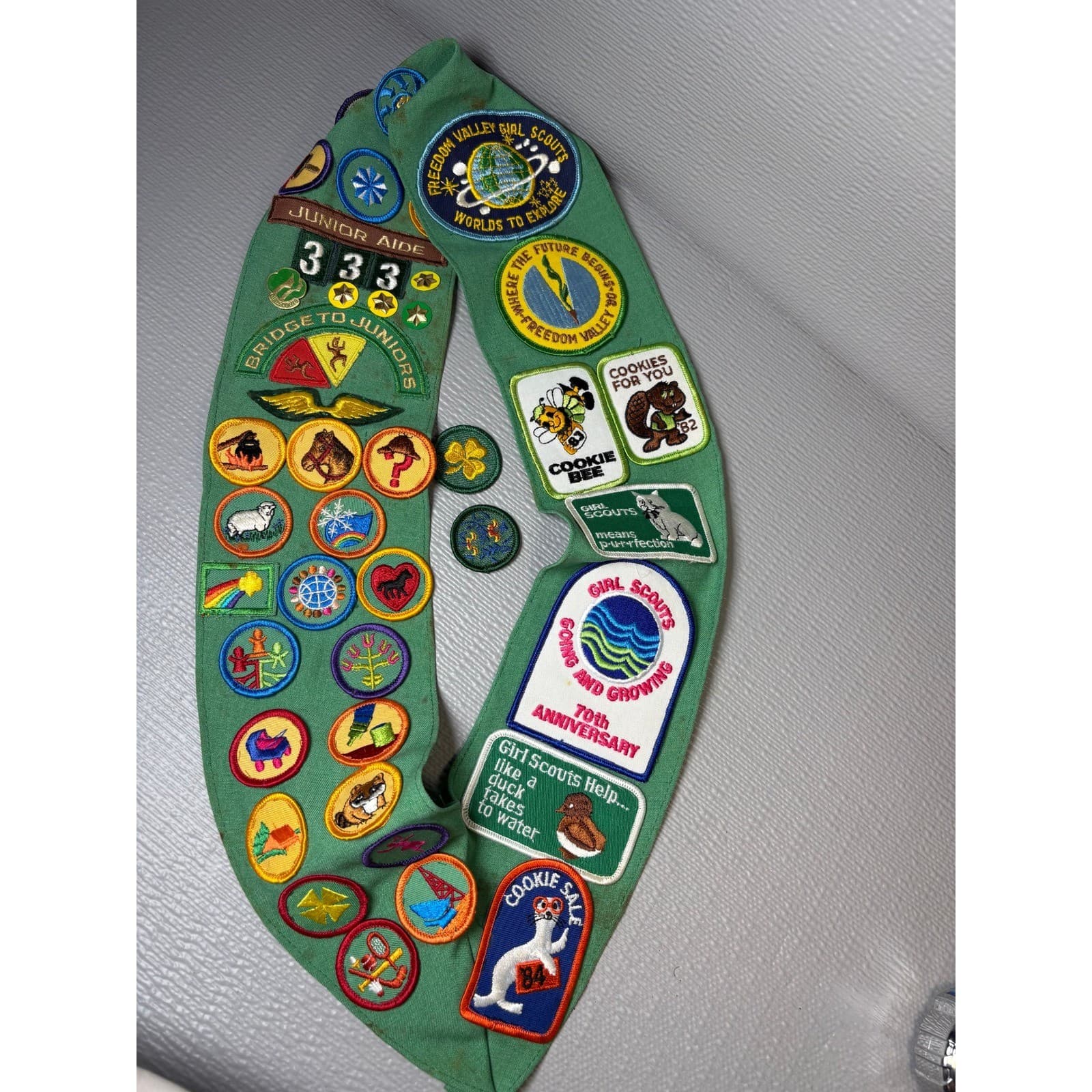 Vintage Girl Scouts Junior Sash Green with 1980s Patches Pins Troop 333 GSA - Thumbnail 3