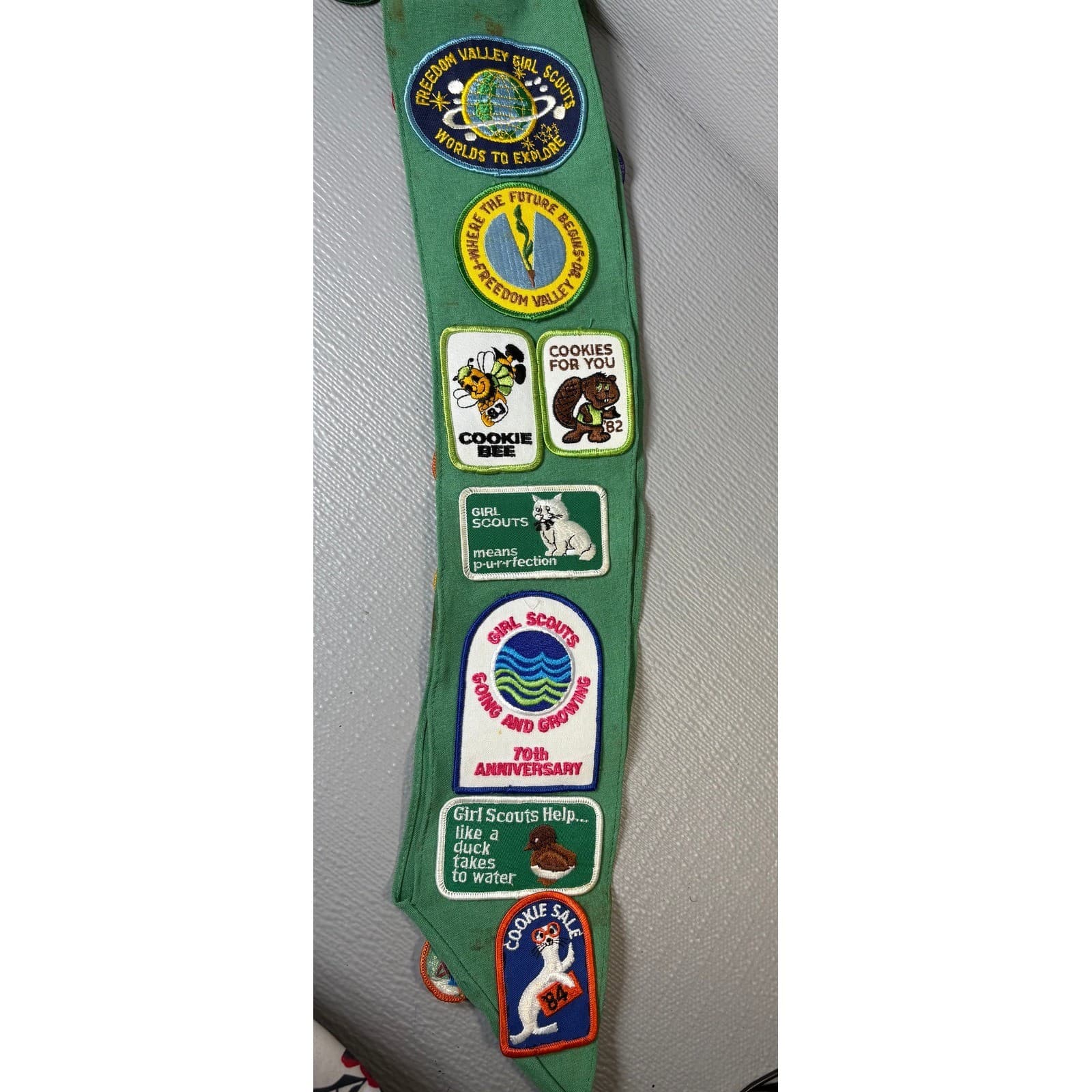 Vintage Girl Scouts Junior Sash Green with 1980s Patches Pins Troop 333 GSA - Thumbnail 5