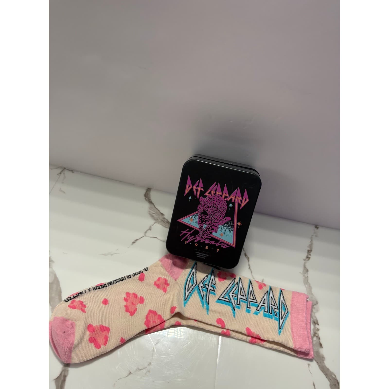 Def Leppard Hysteria 1987 Crew Socks in Collectible Tin Pink Leopard Print New - Thumbnail 4