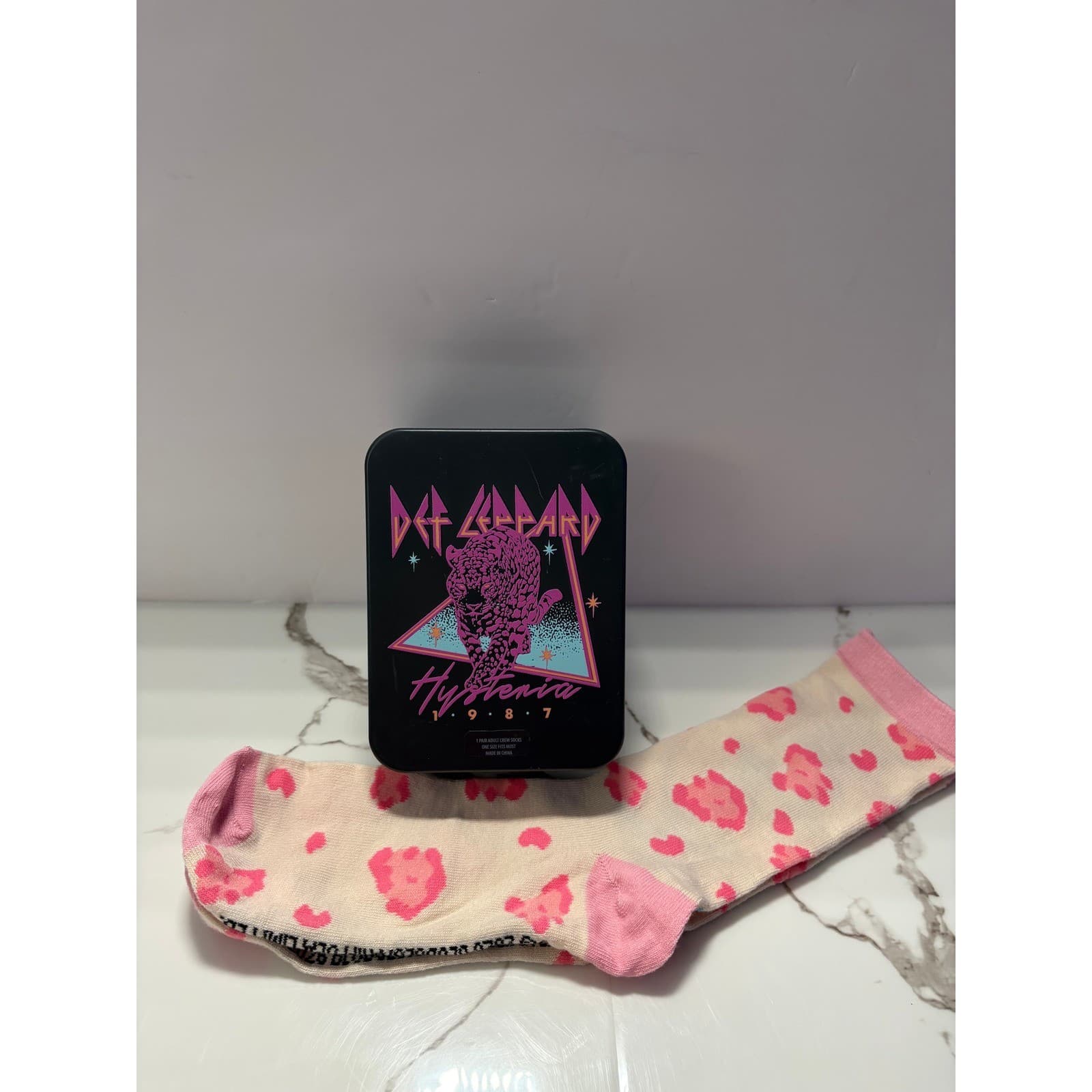 Def Leppard Hysteria 1987 Crew Socks in Collectible Tin Pink Leopard Print New - Thumbnail 3