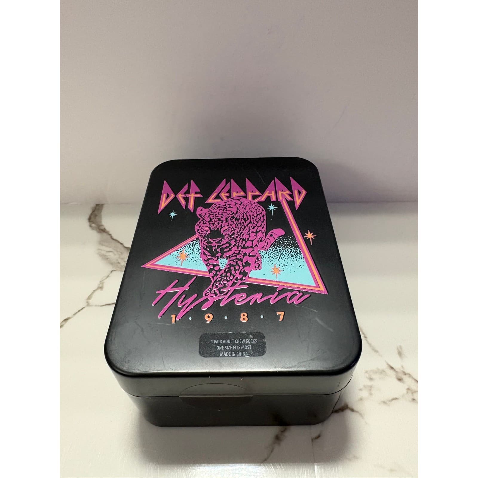 Def Leppard Hysteria 1987 Crew Socks in Collectible Tin Pink Leopard Print New - Thumbnail 2