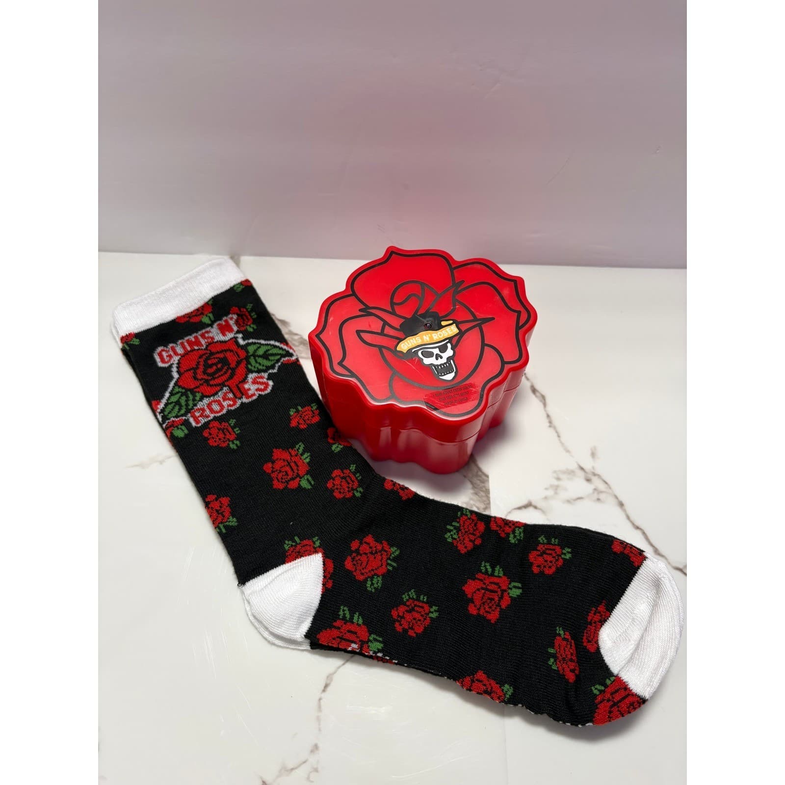 Guns N Roses Crew Socks with Rose Shaped Gift Case Black Red CultureFly One Size - Thumbnail 5