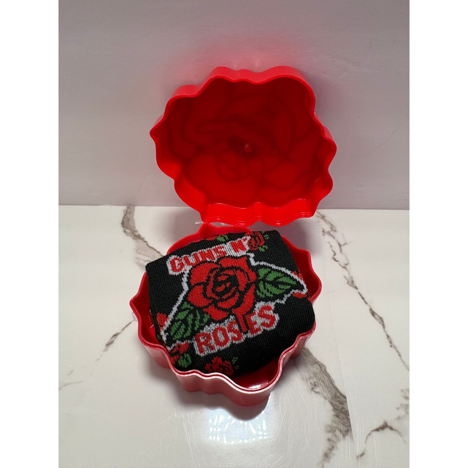 Guns N Roses Crew Socks with Rose Shaped Gift Case Black Red CultureFly One Size - Thumbnail 4