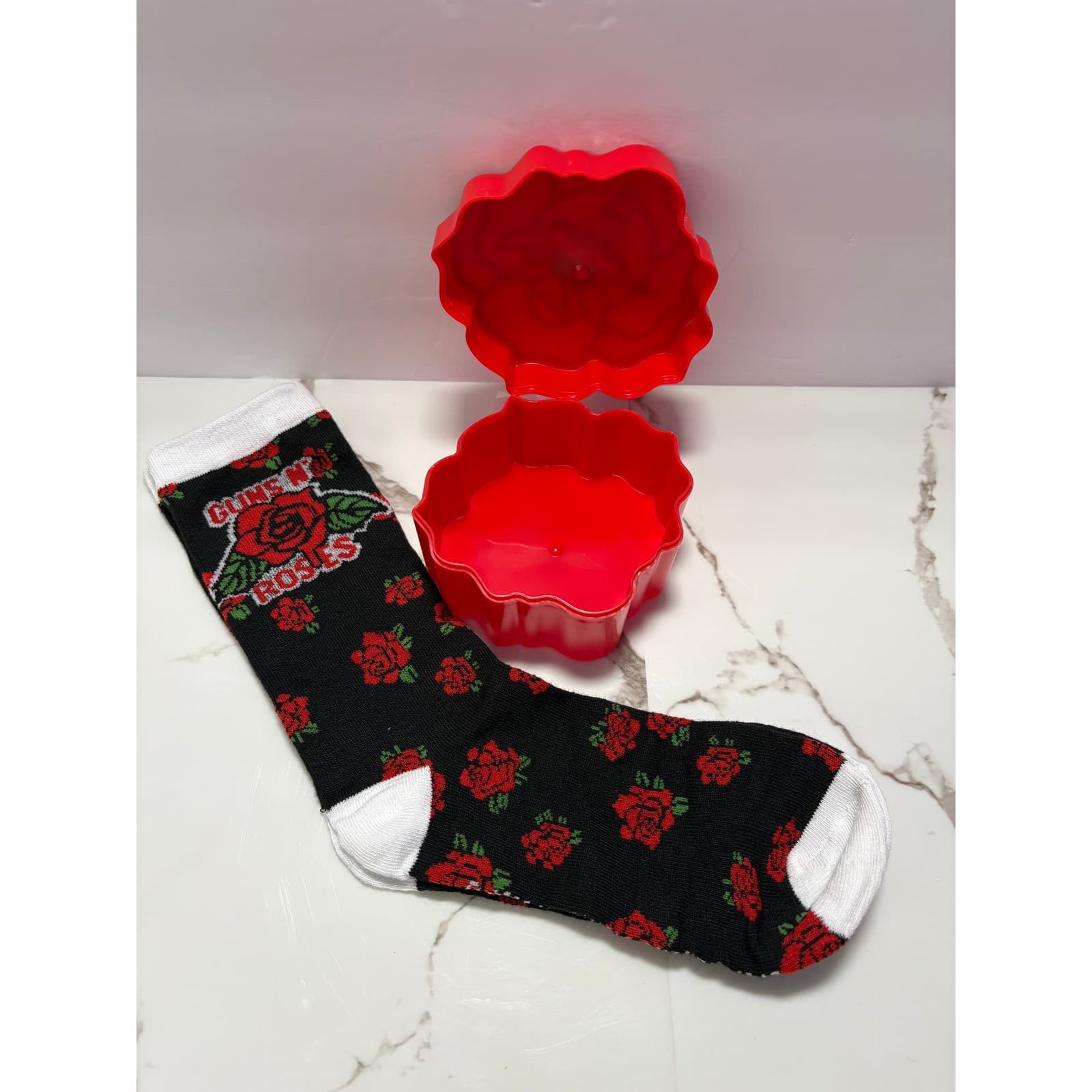 Guns N Roses Crew Socks with Rose Shaped Gift Case Black Red CultureFly One Size - Thumbnail 2