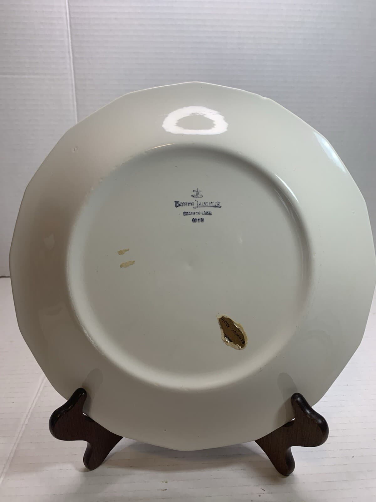 Vintage 1970s Maine Lobster Souvenir Collector Plate 10” White Red w/ Gold Trim - Thumbnail 2