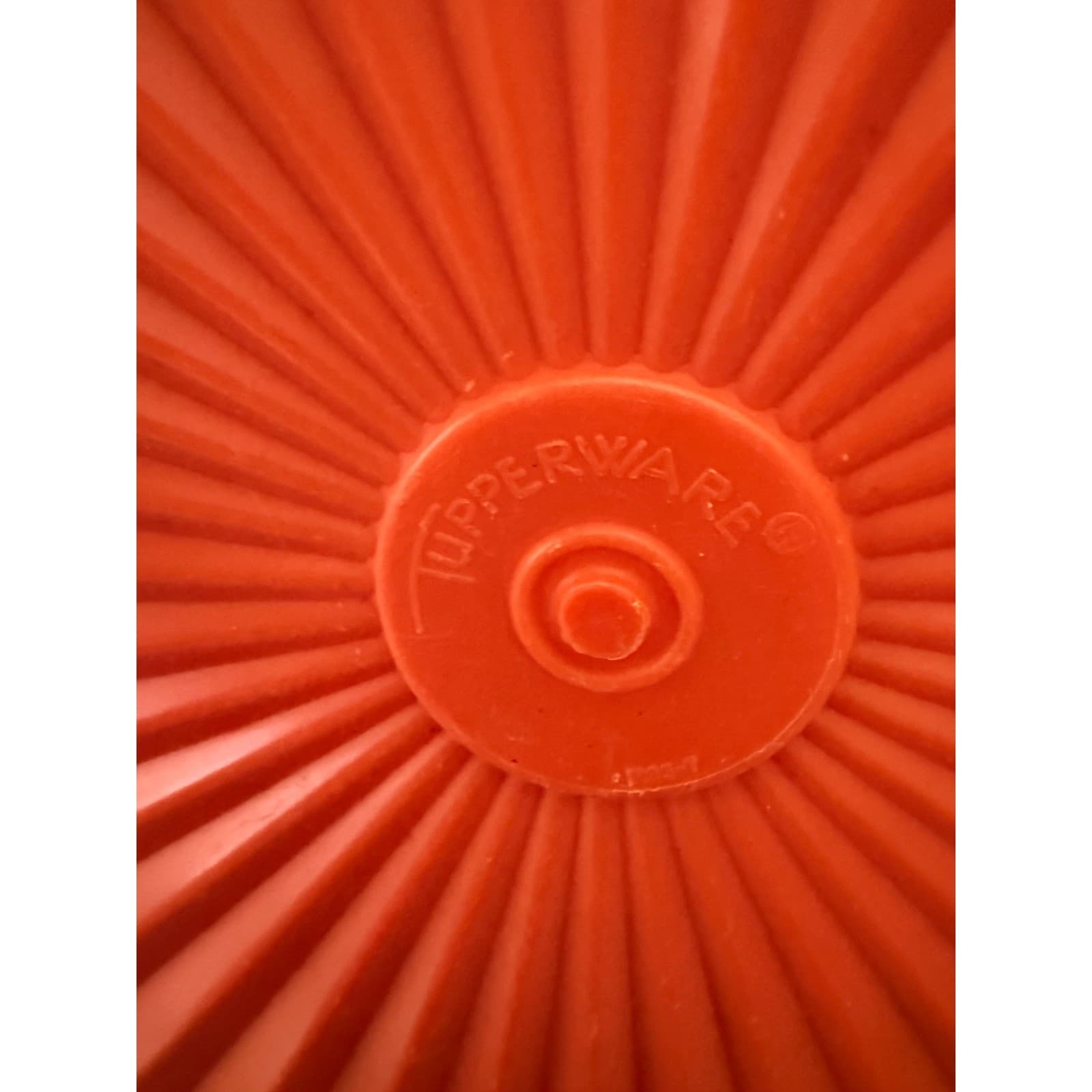 Vintage Tupperware Orange Servalier Bowl with Sunburst Lid 8 Inch - Thumbnail 4