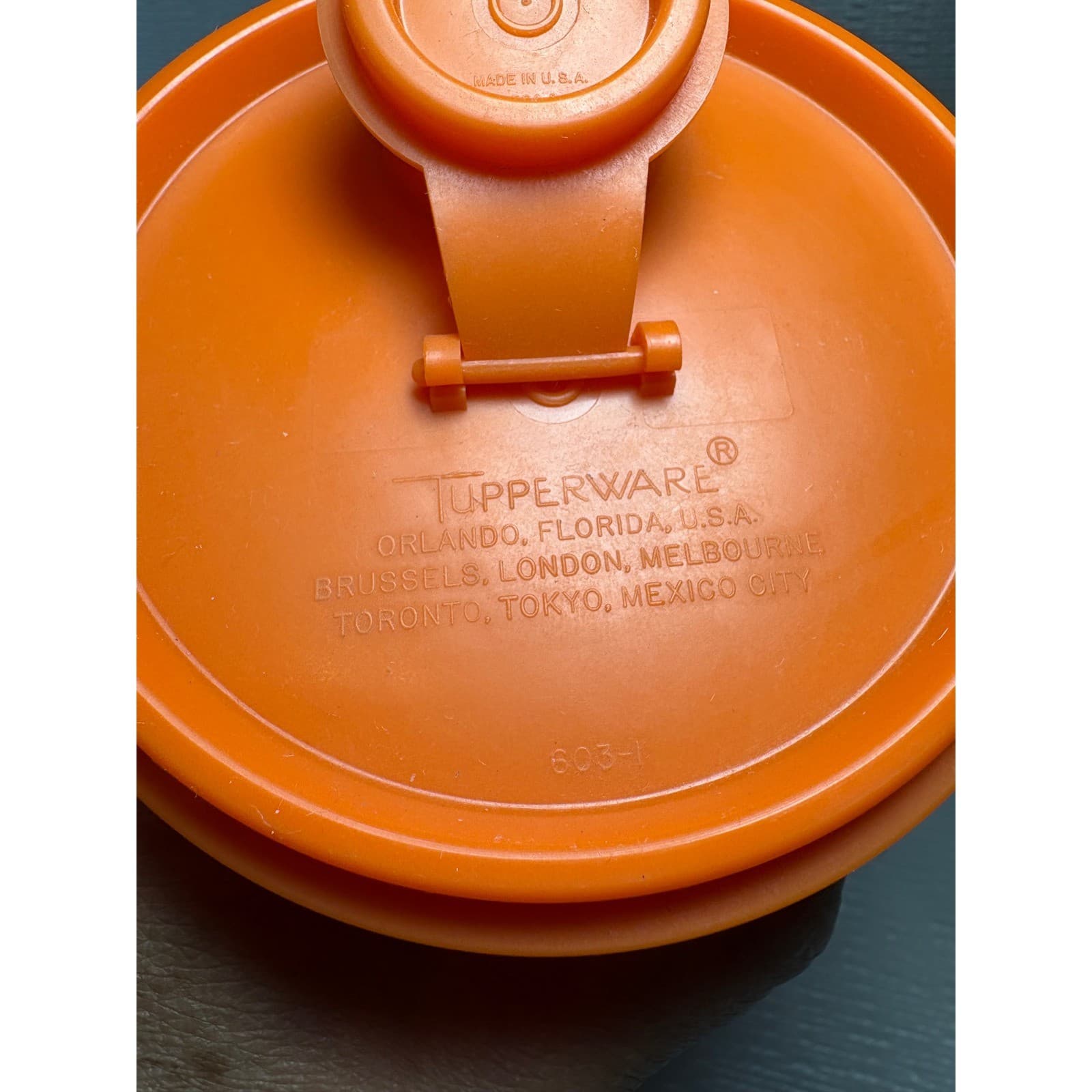 Vintage Tupperware Orange Quick Shake Shaker 262-14 with Strainer Lid 603-1 - Thumbnail 5