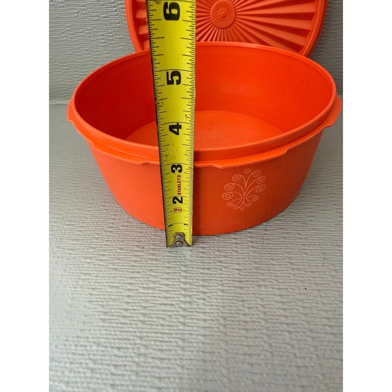 Vintage Tupperware Orange Servalier Bowl with Sunburst Lid 8 Inch - Thumbnail 6