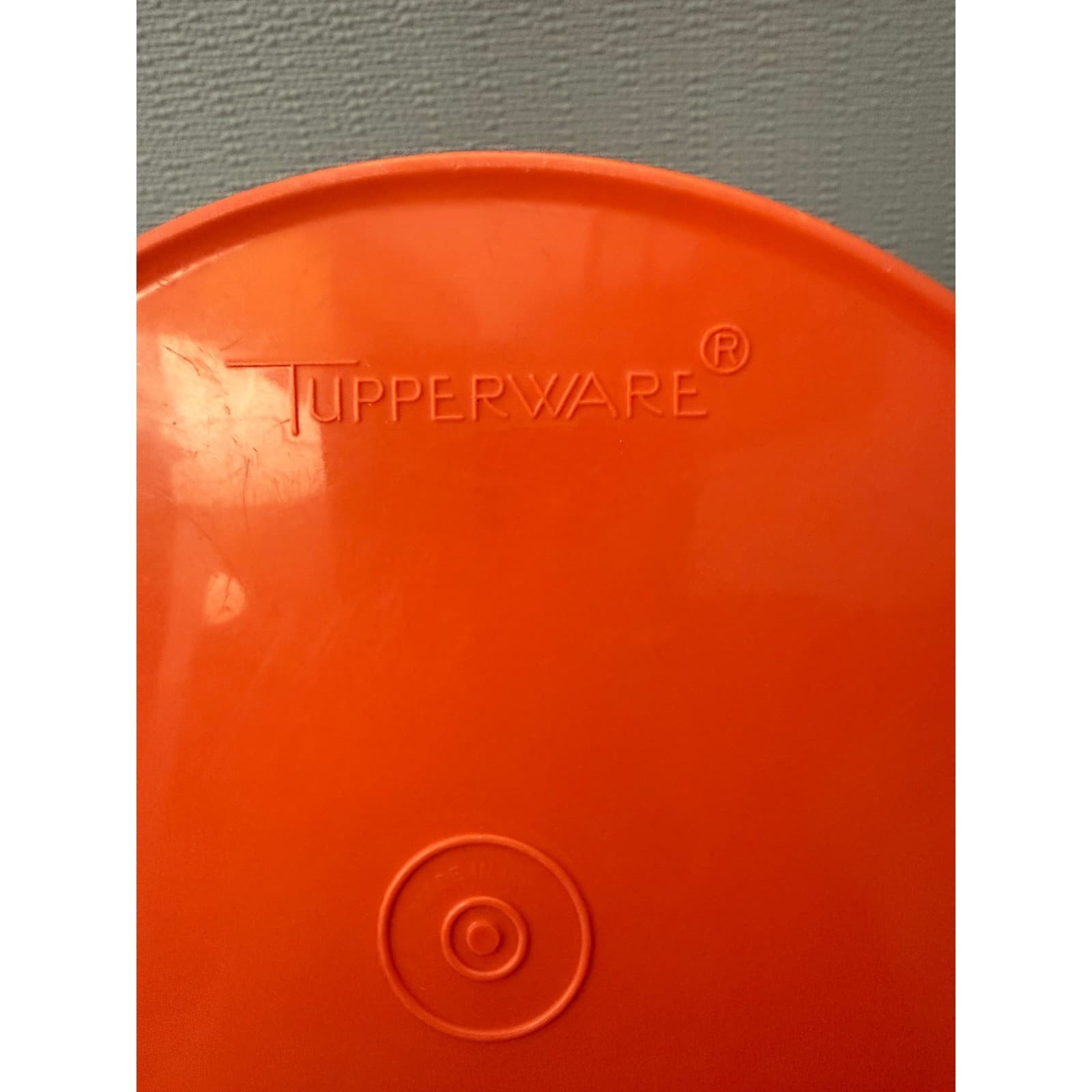 Vintage Tupperware Orange Servalier Bowl with Sunburst Lid 8 Inch - Thumbnail 3