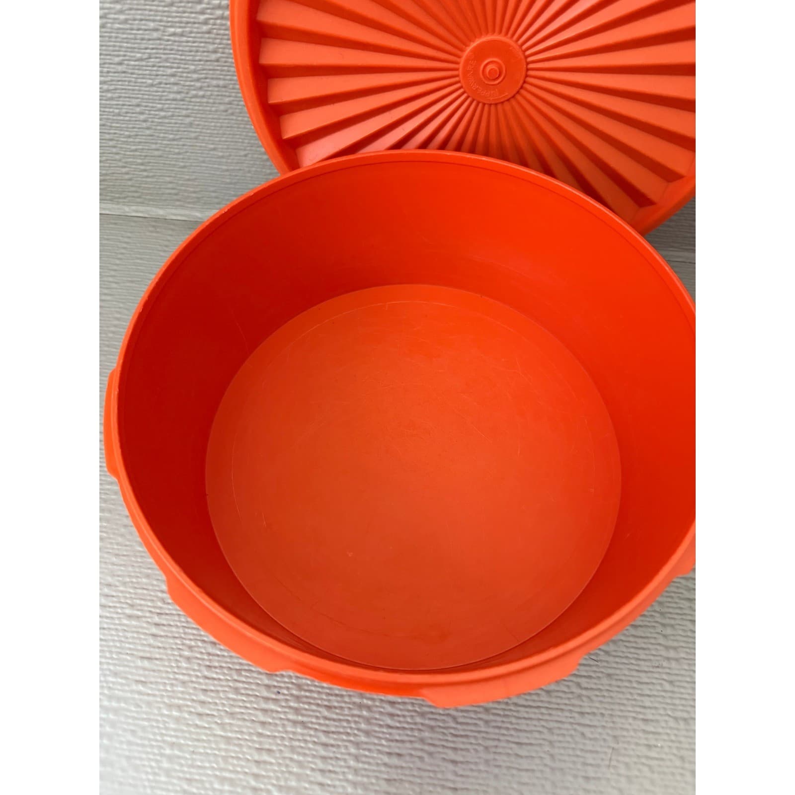 Vintage Tupperware Orange Servalier Bowl with Sunburst Lid 8 Inch - Thumbnail 2
