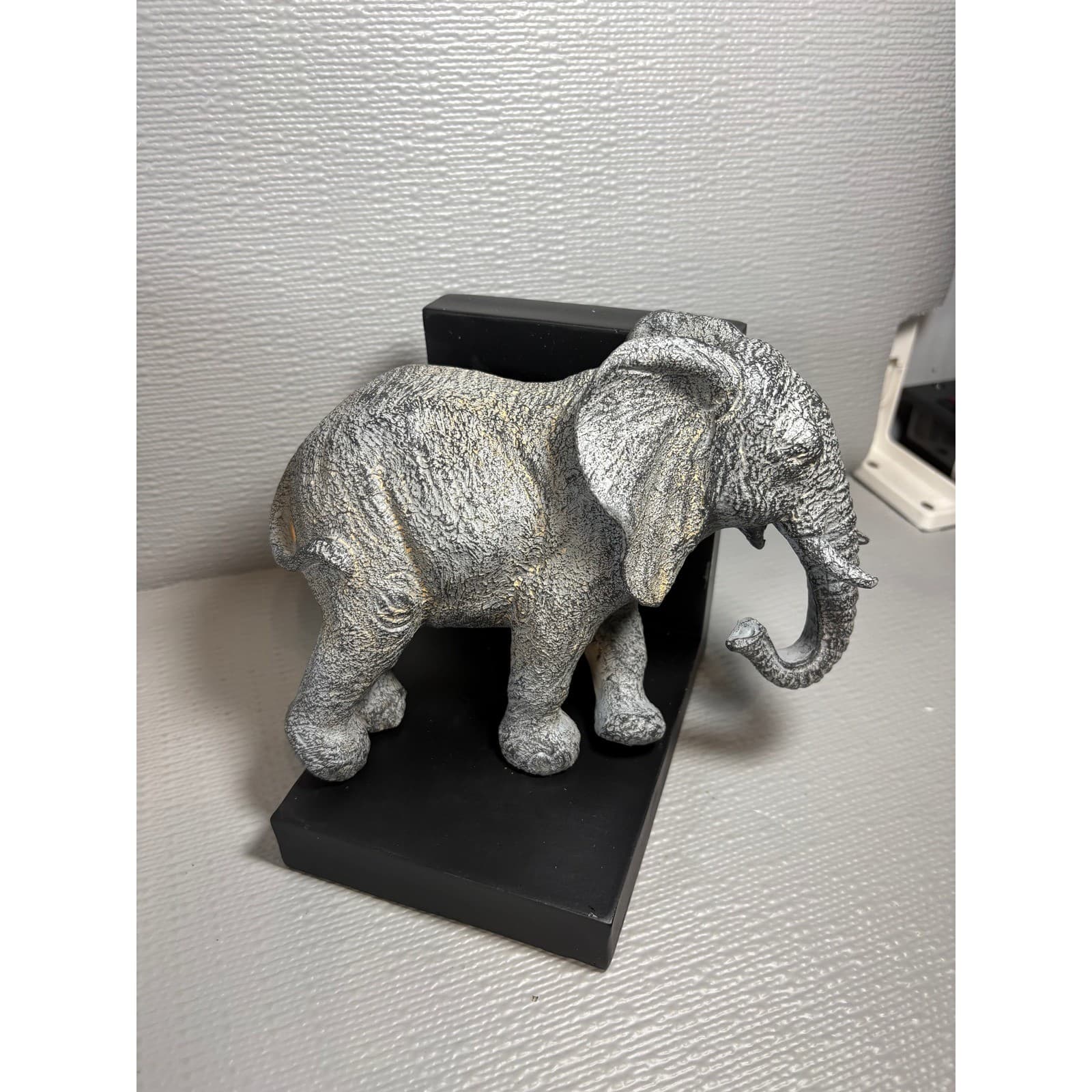 Elephant Bookends Pair Grey Silver Resin Animal Statues Safari Home Decor - Thumbnail 3